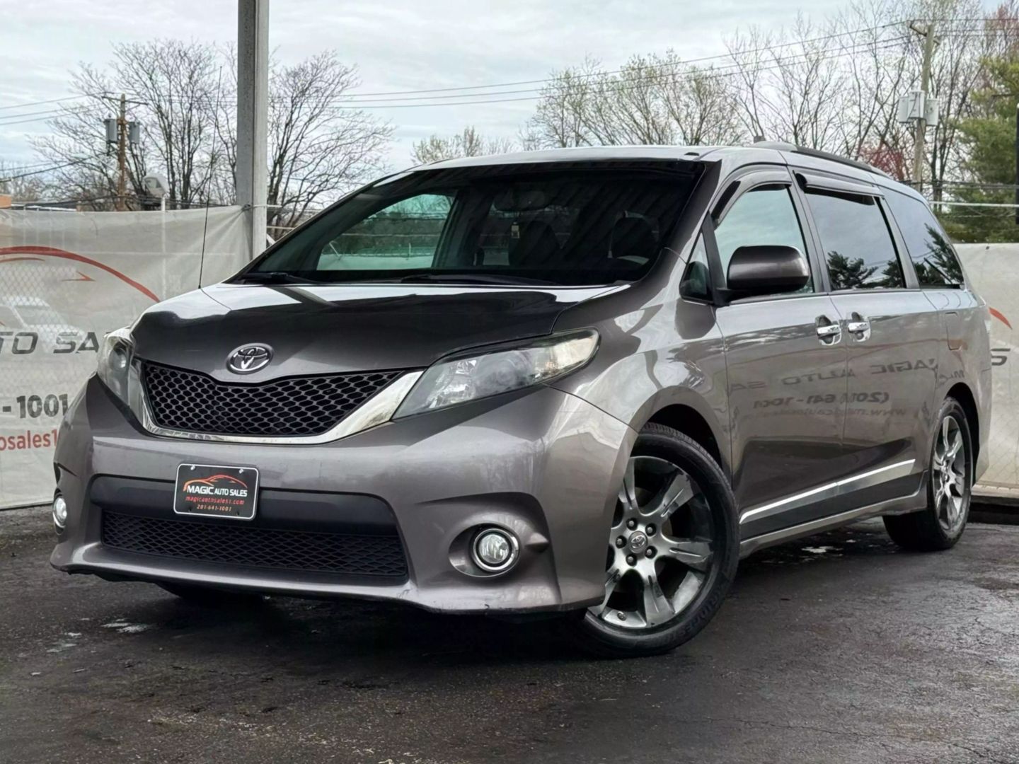 2013 Toyota Sienna - Image 1