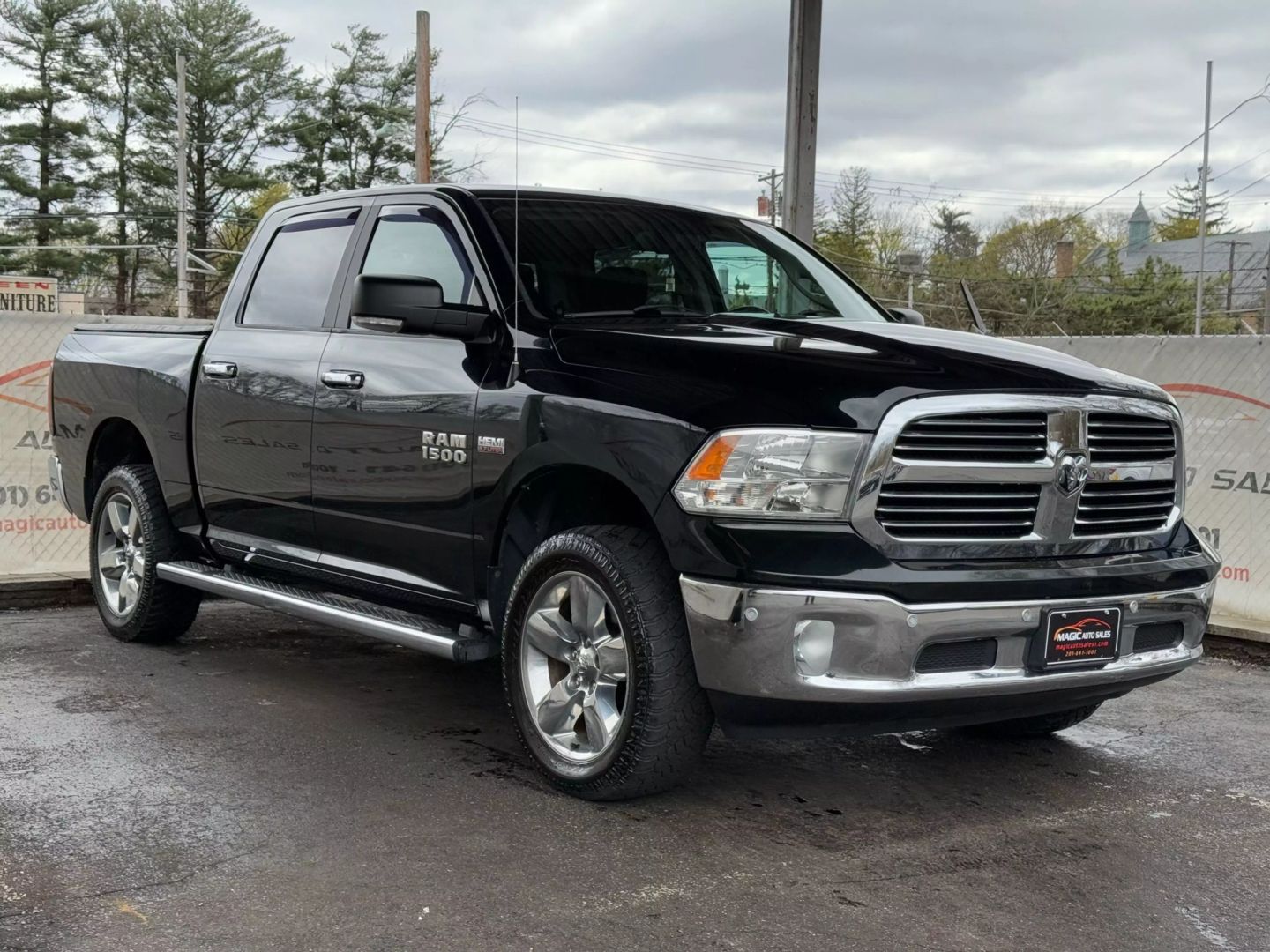 2017 Ram 1500 Crew Cab - Image 6