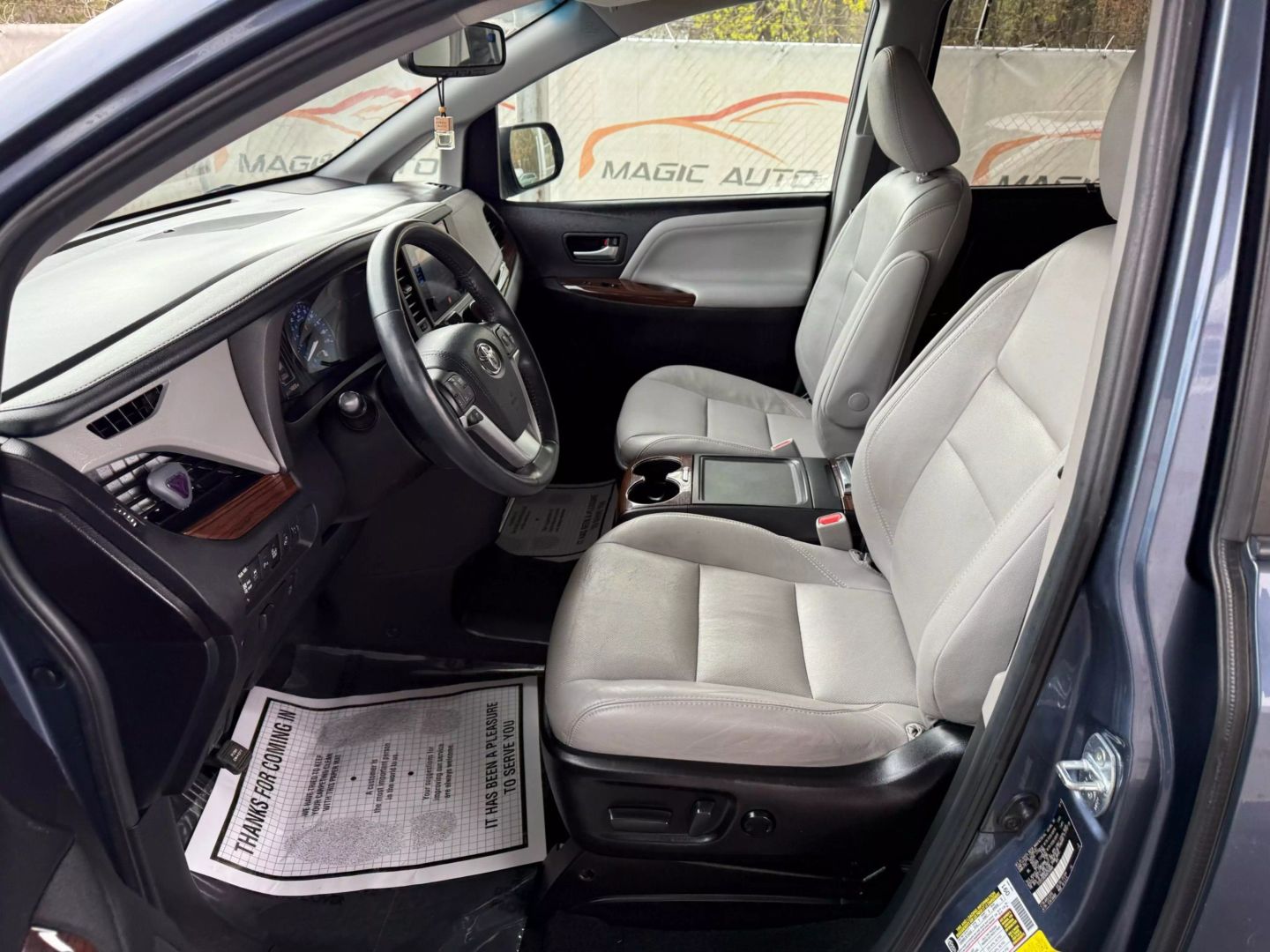 2017 Toyota Sienna - Image 15