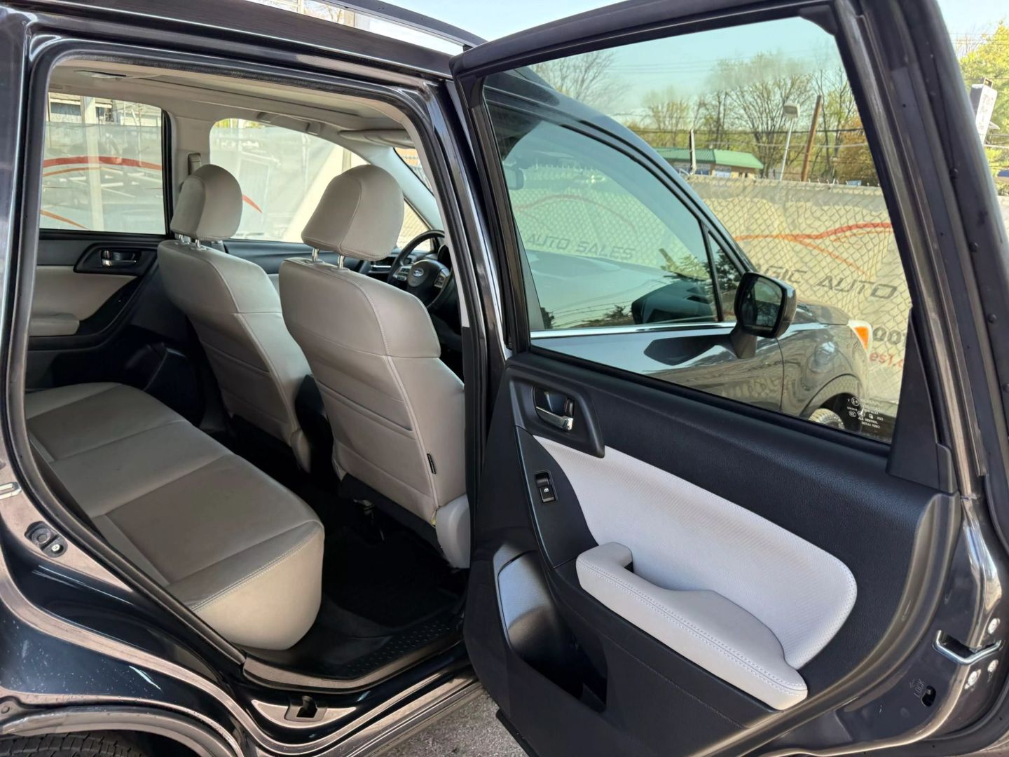 2014 Subaru Forester - Image 21