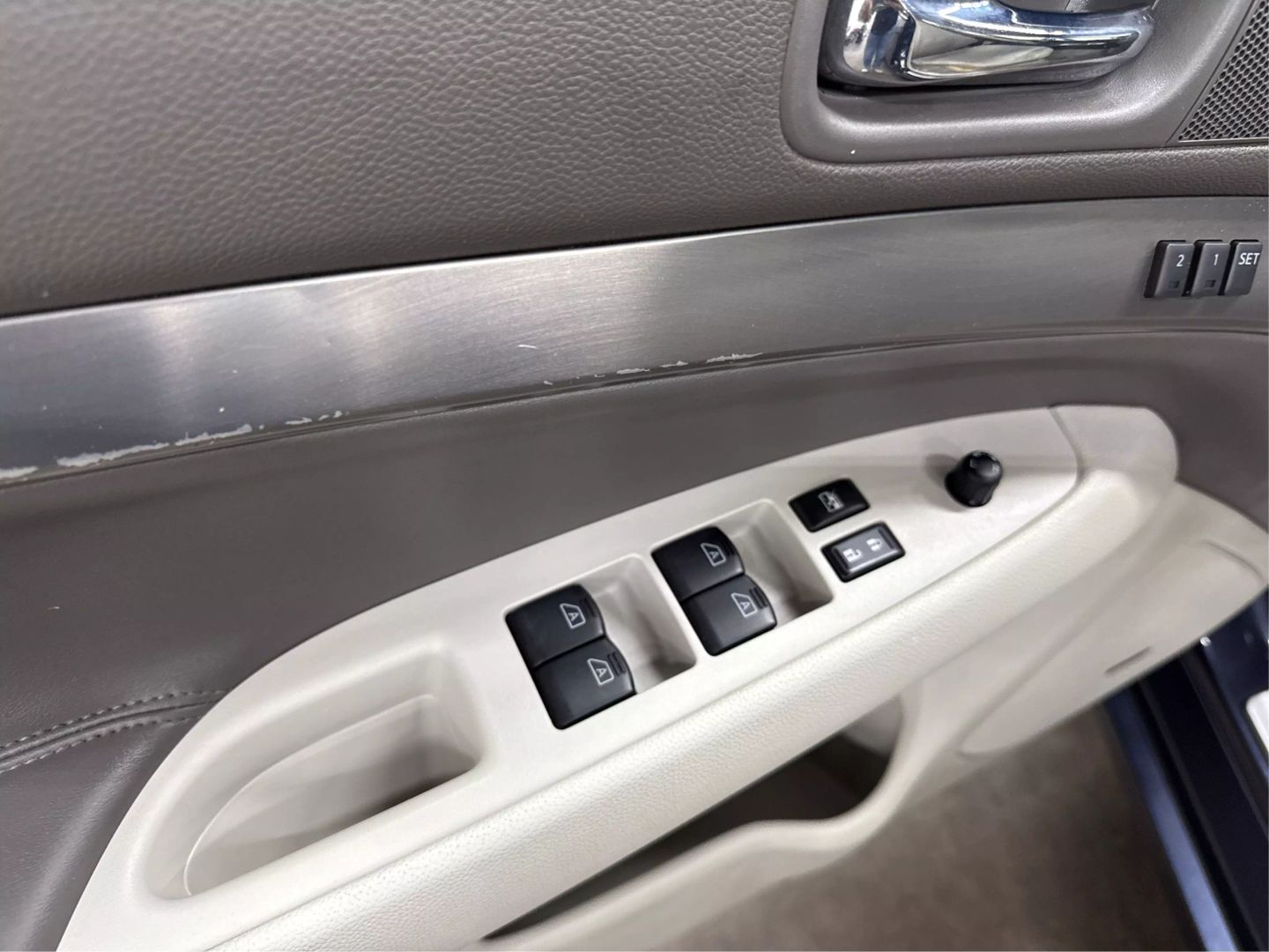 2012 Infiniti G - Image 27