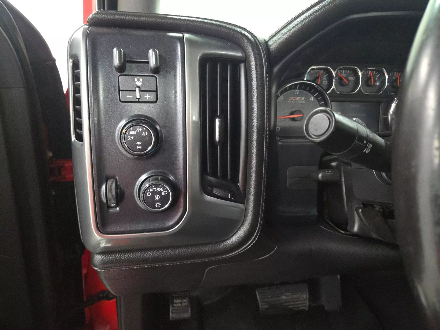 2014 Chevrolet Silverado 1500 Crew Cab - Image 19