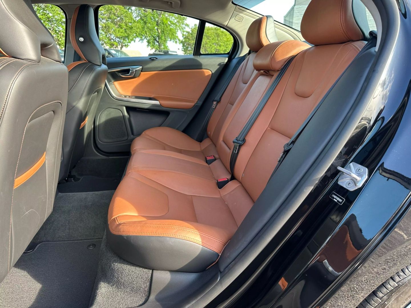 2016 Volvo S60 - Image 17