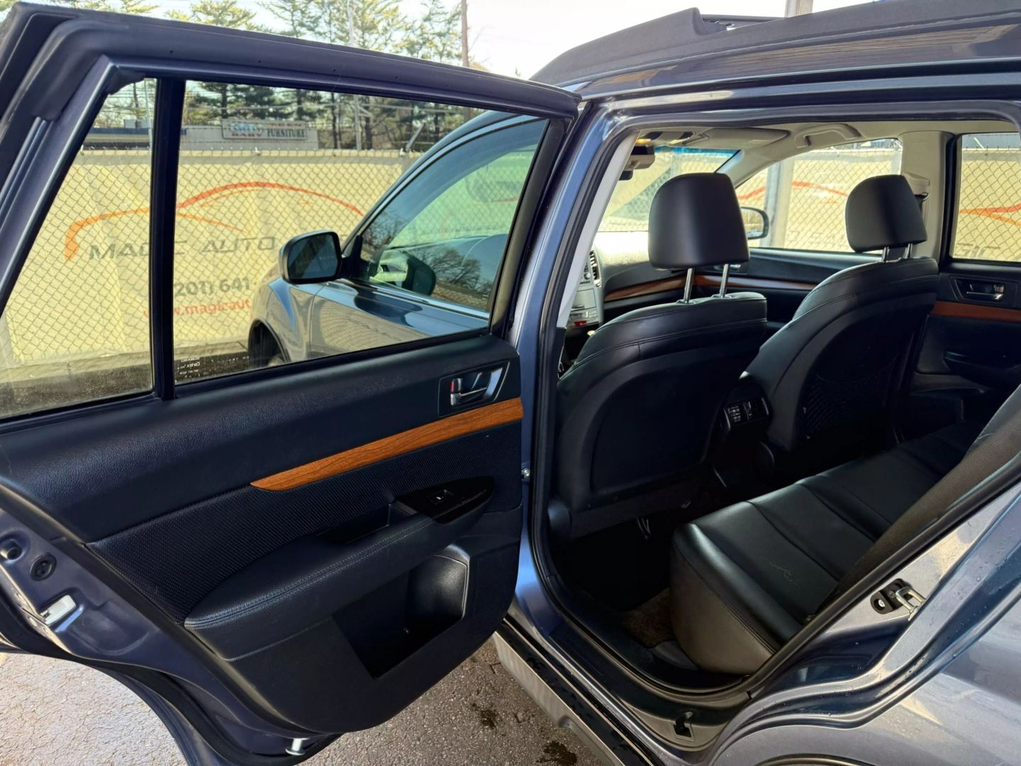 2014 Subaru Outback - Image 17