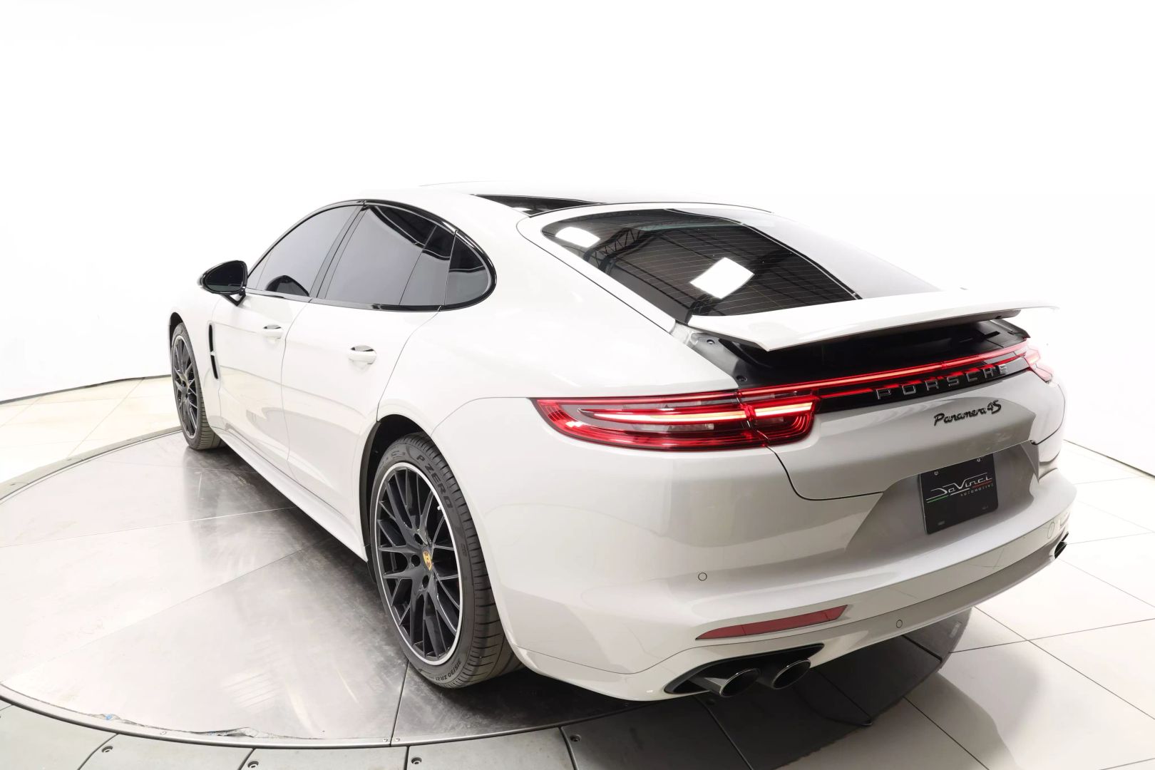 2017 Porsche Panamera - Image 69