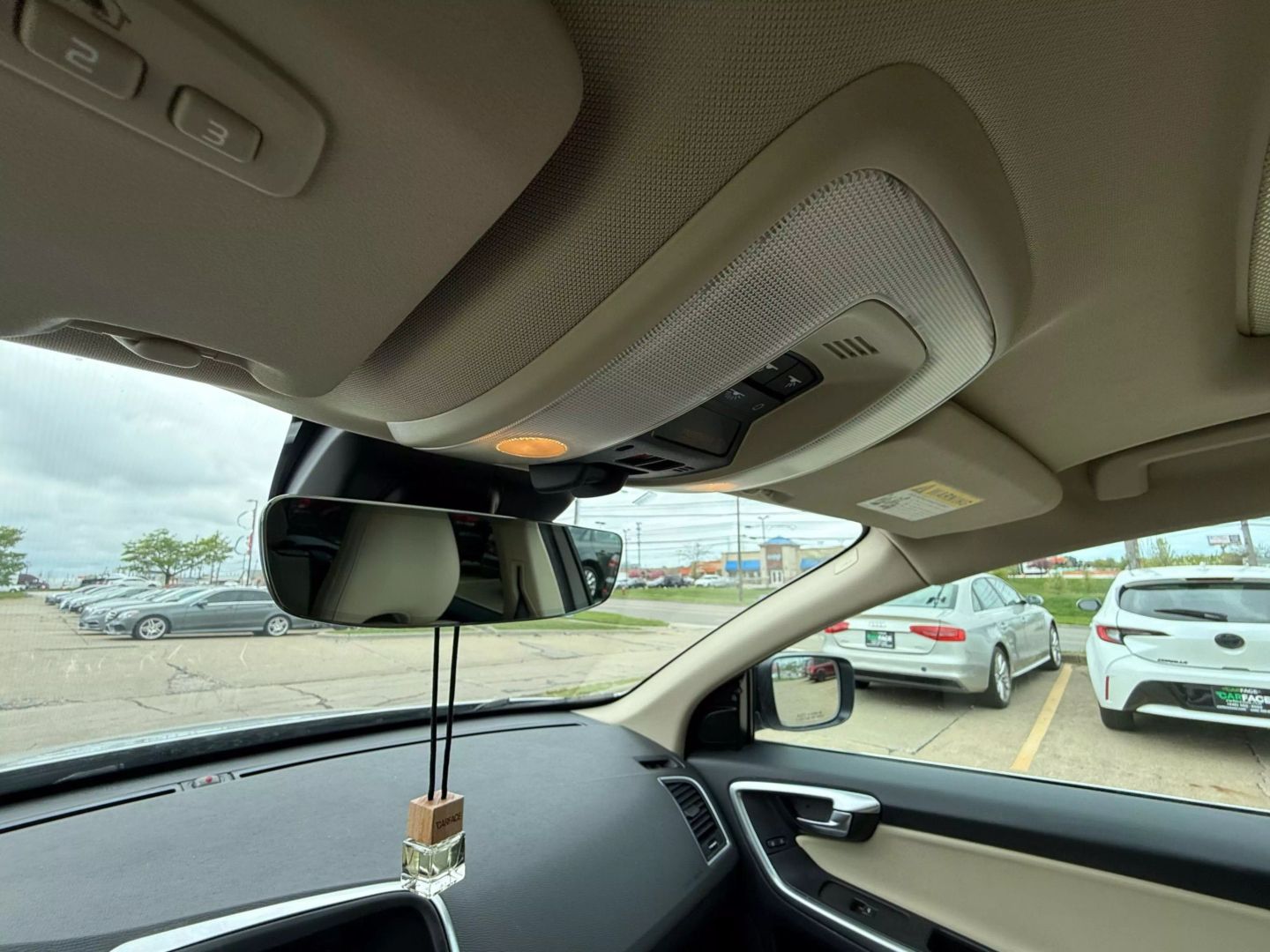 2017 Volvo Xc60 - Image 44