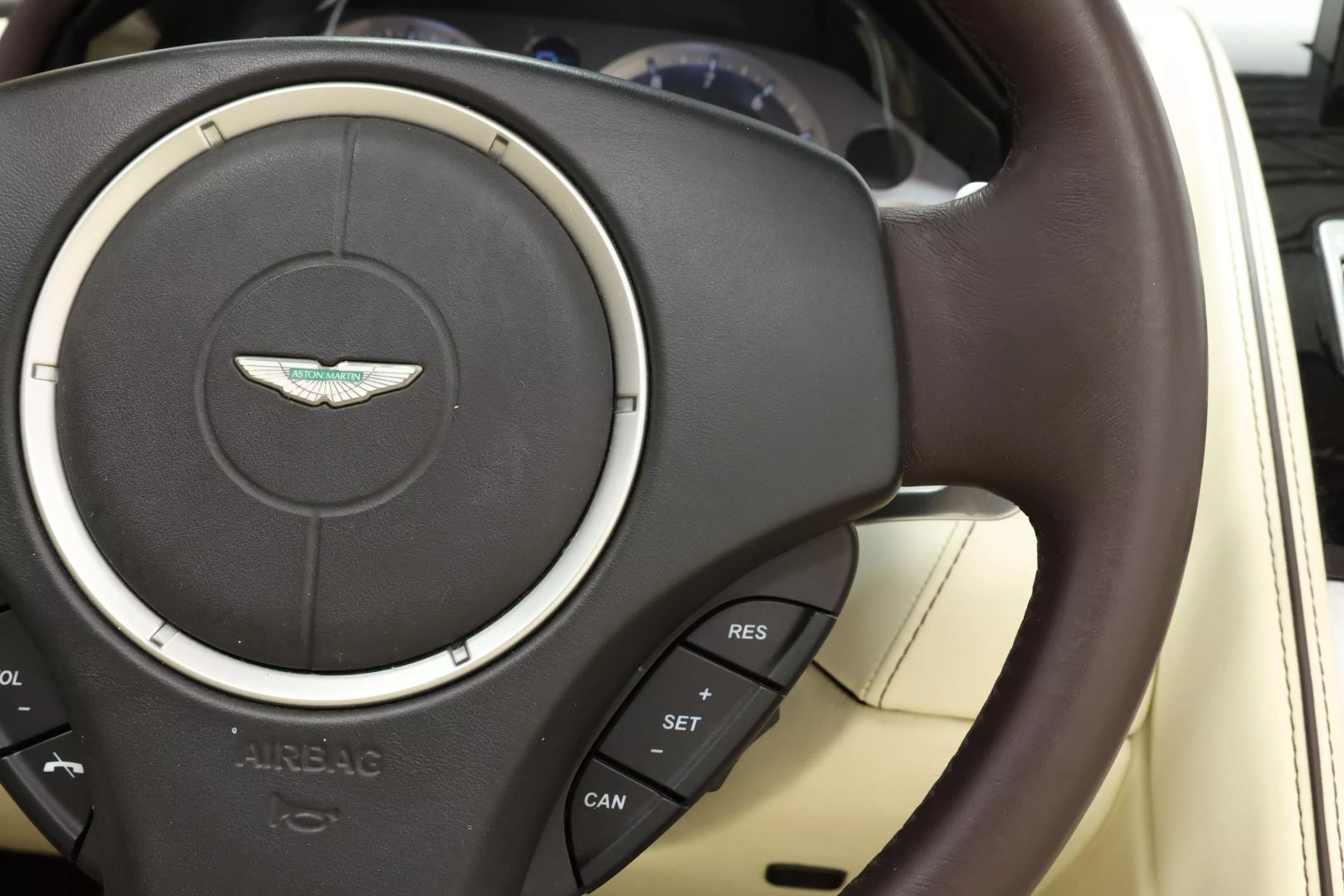 2012 Aston Martin Virage - Image 25