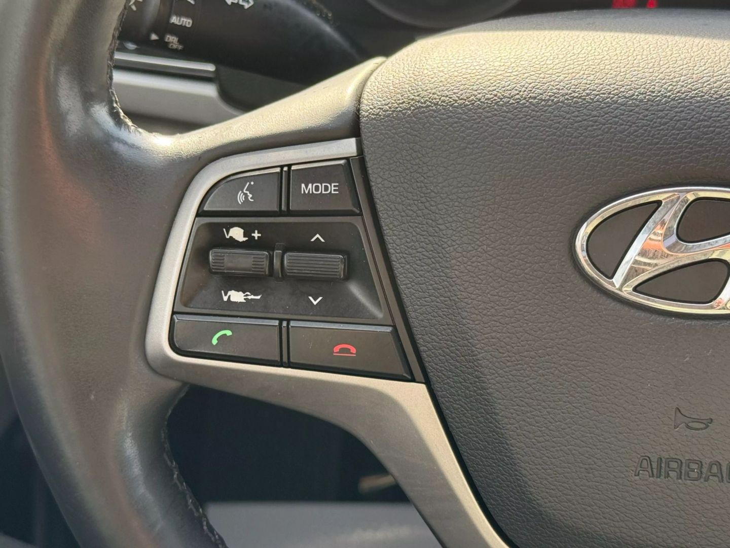 2018 Hyundai Elantra - Image 29