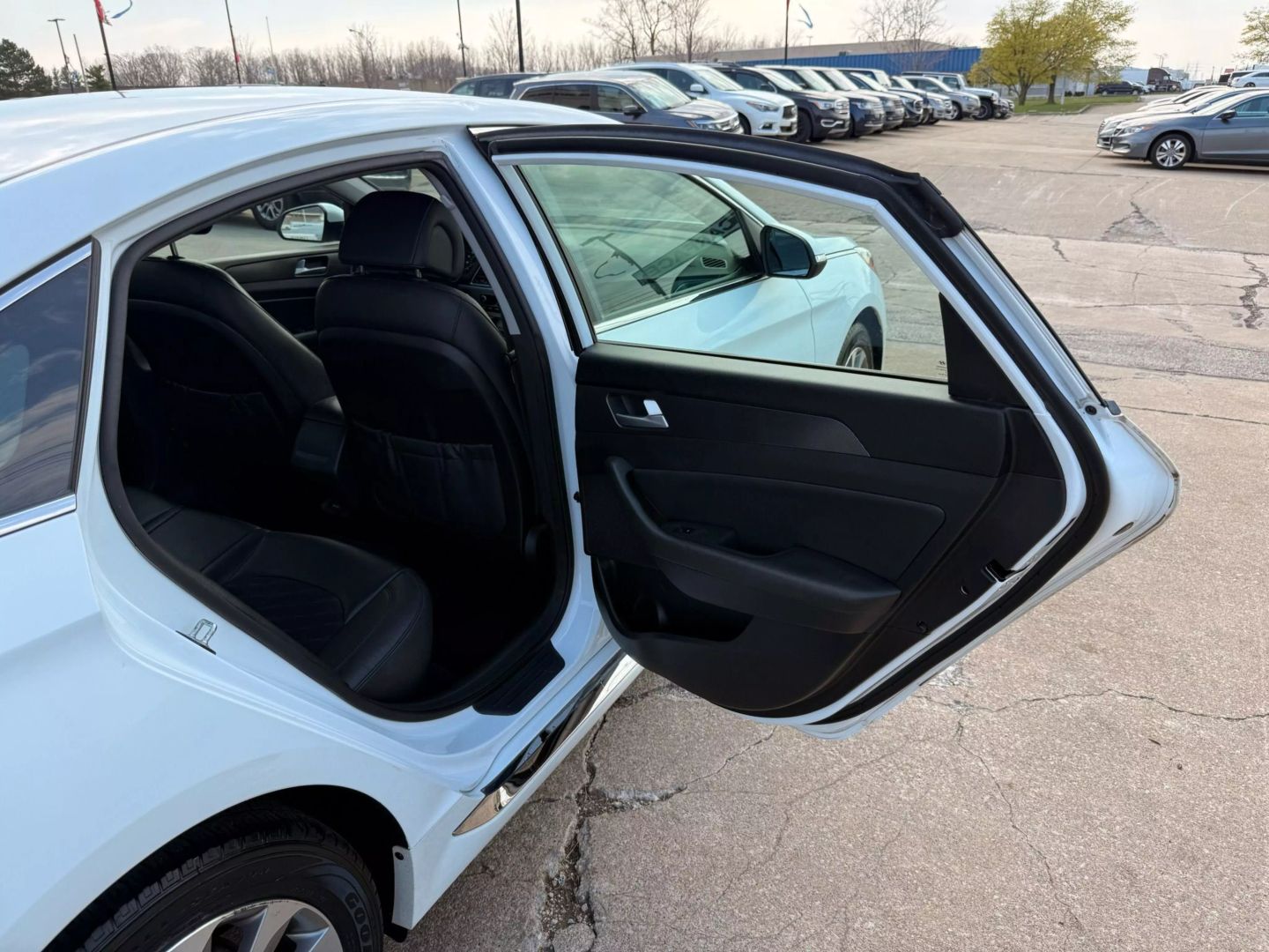 2015 Hyundai Sonata - Image 20