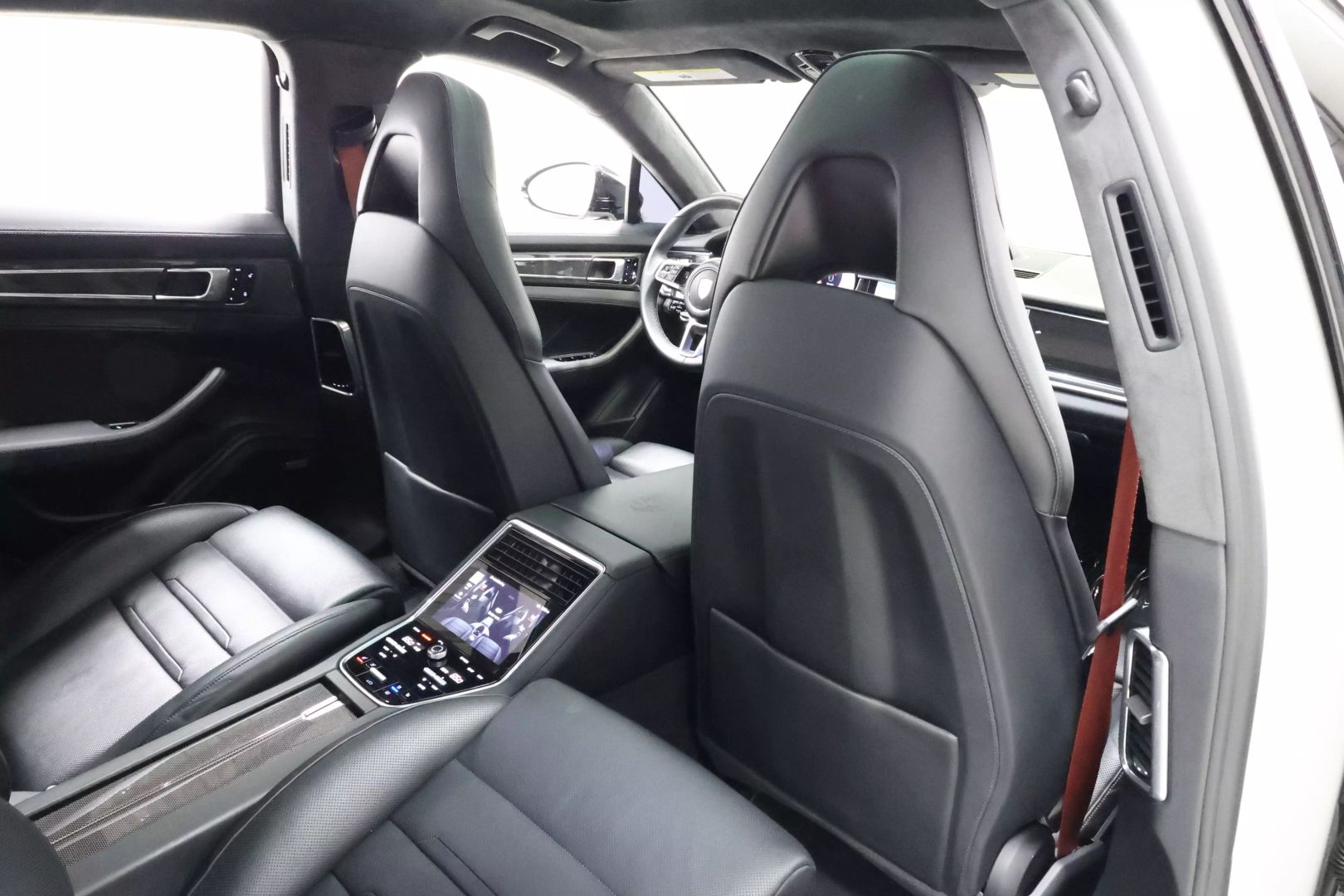 2017 Porsche Panamera - Image 100