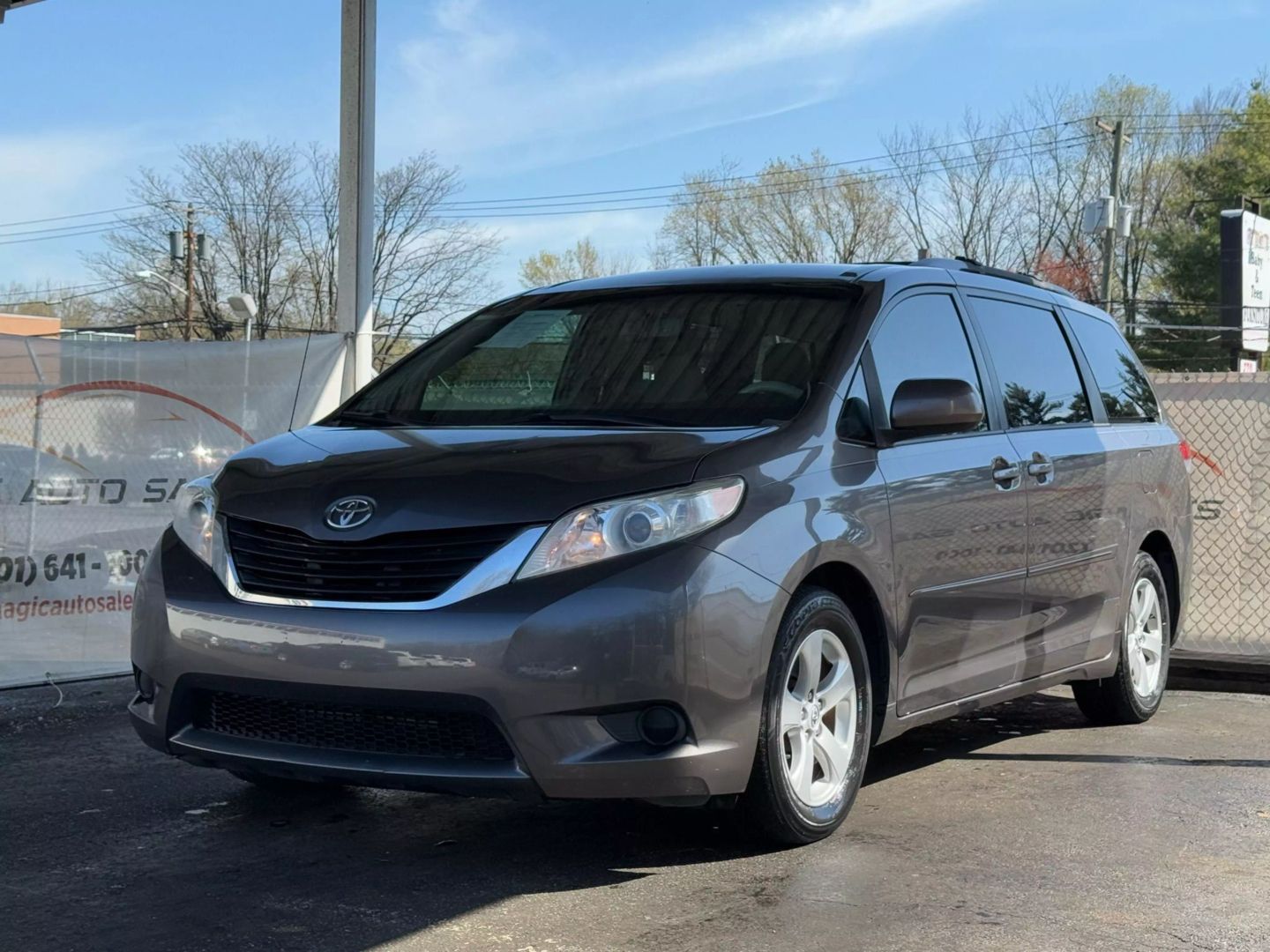 2013 Toyota Sienna - Image 3