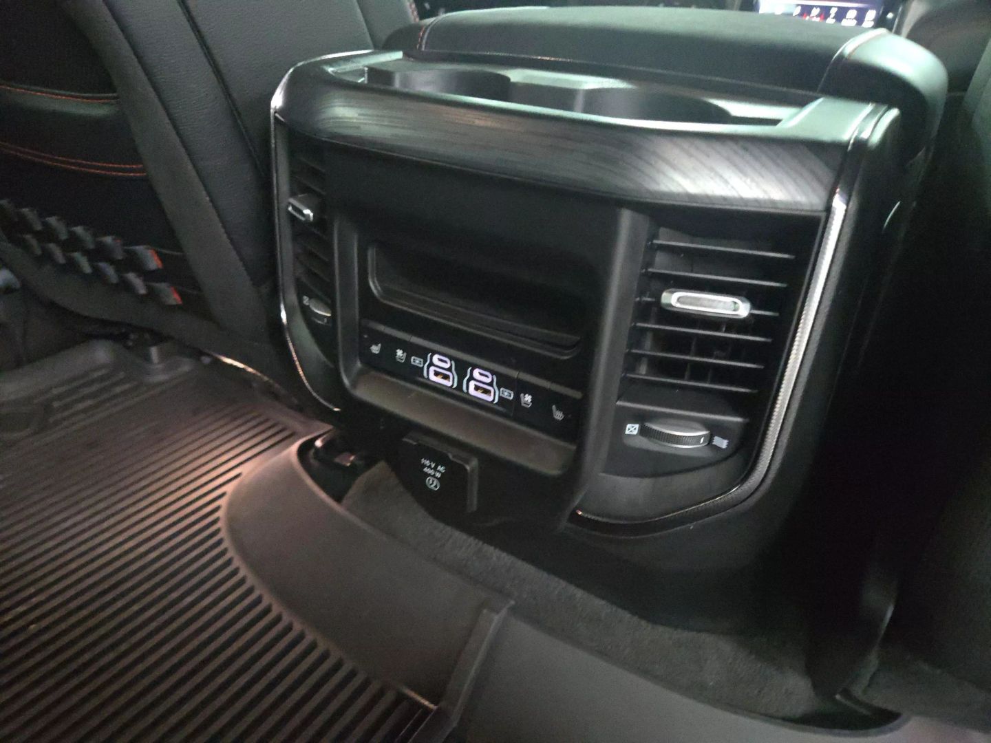 2024 Ram 1500 Crew Cab - Image 31