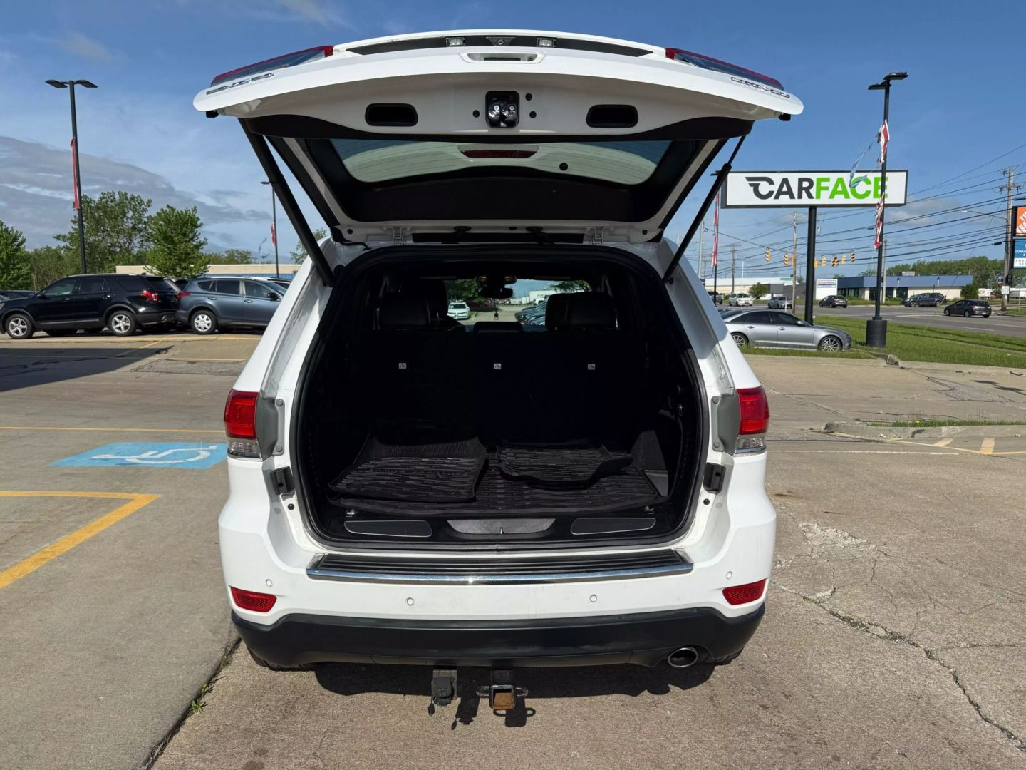 2017 Jeep Grand Cherokee - Image 11
