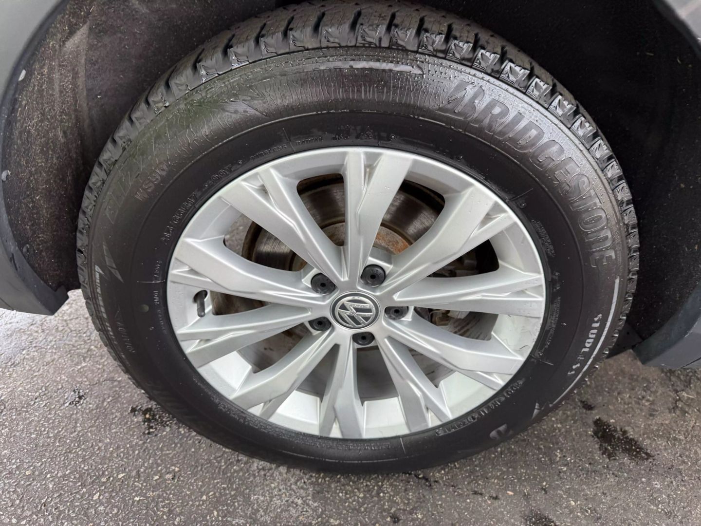 2018 Volkswagen Tiguan - Image 44
