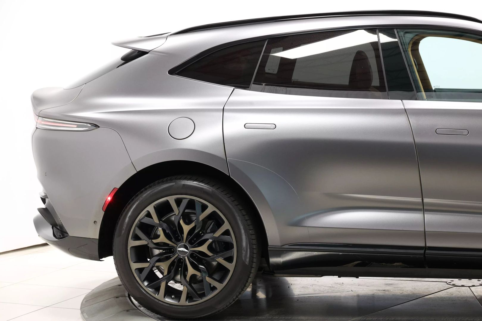 2021 Aston Martin Dbx - Image 76