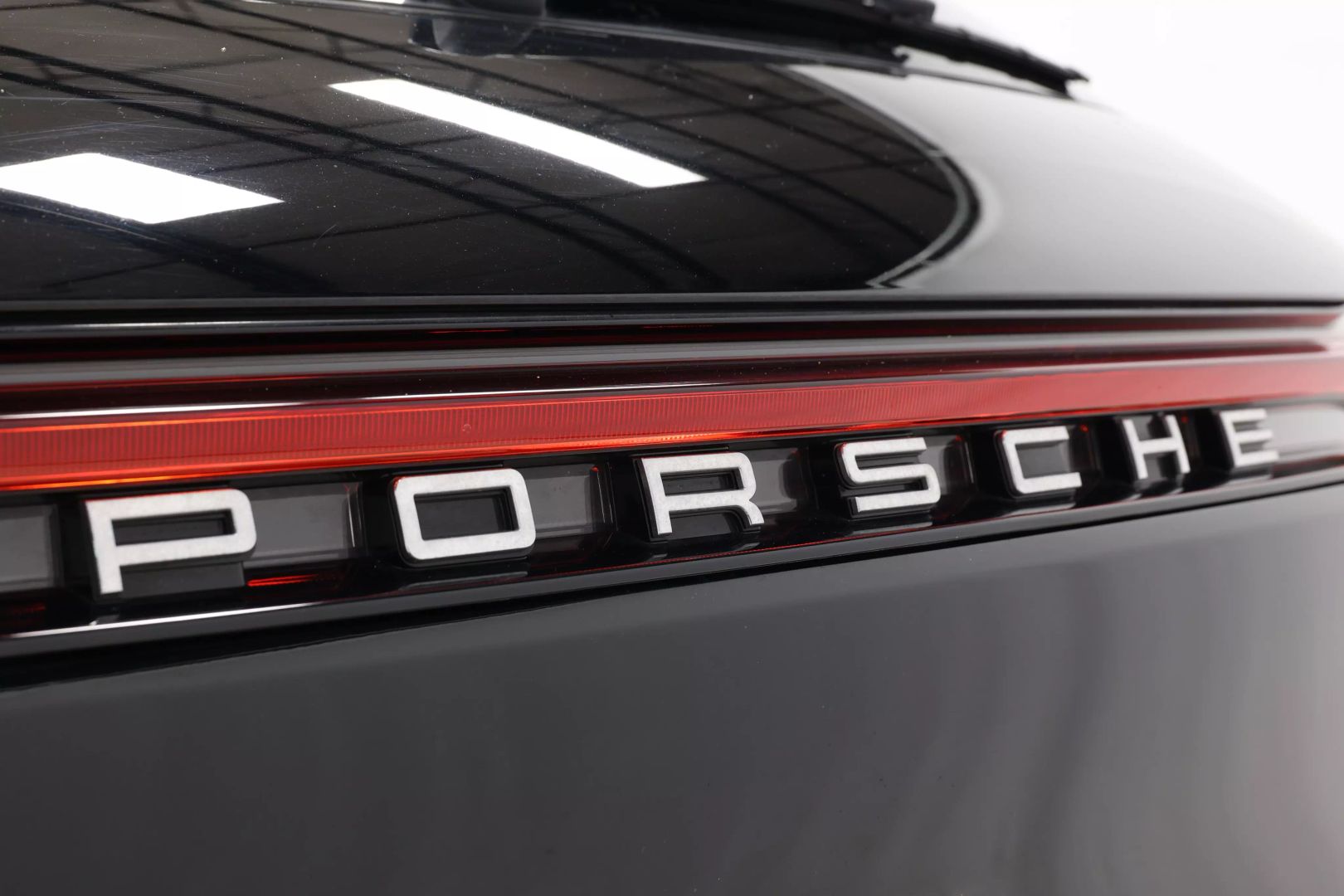 2021 Porsche Macan - Image 98