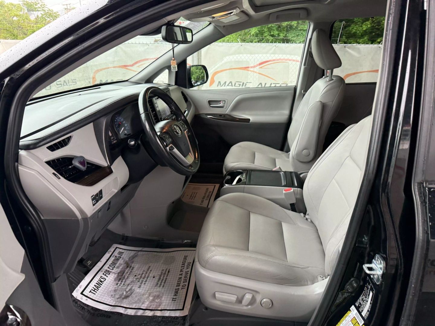 2020 Toyota Sienna - Image 15