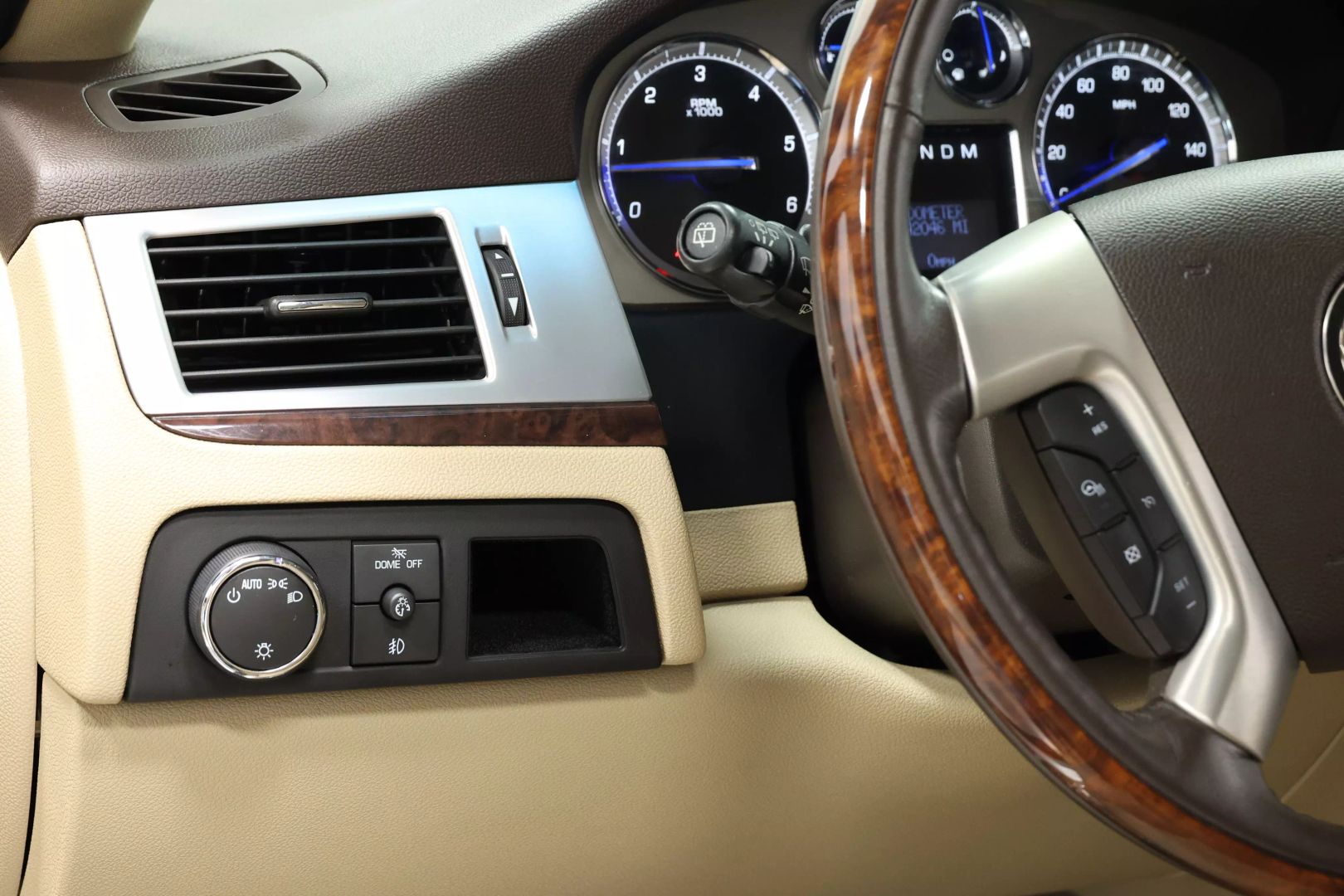 2012 Cadillac Escalade - Image 20