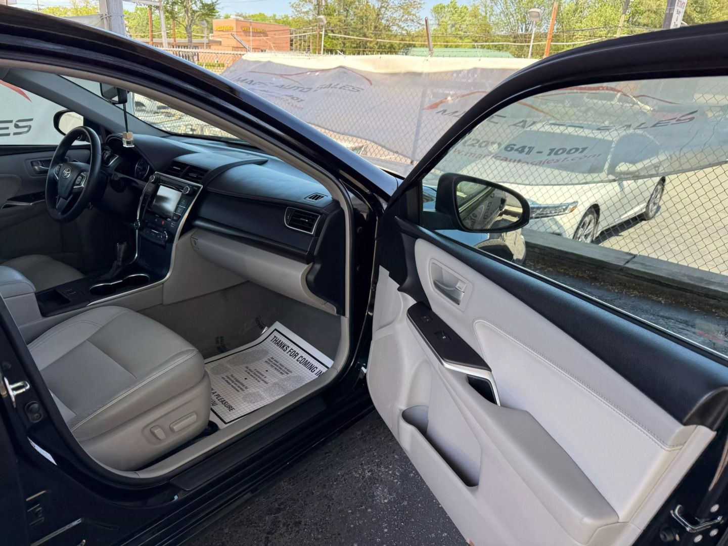 2016 Toyota Camry - Image 24