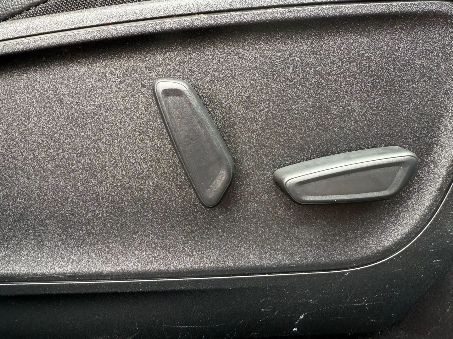 2020 Ford Escape - Image 25