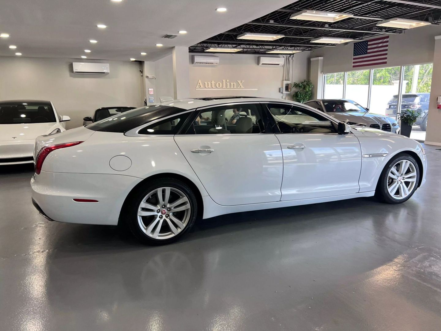 2016 Jaguar Xj Xjl Portfolio Sedan 4d - Image 8