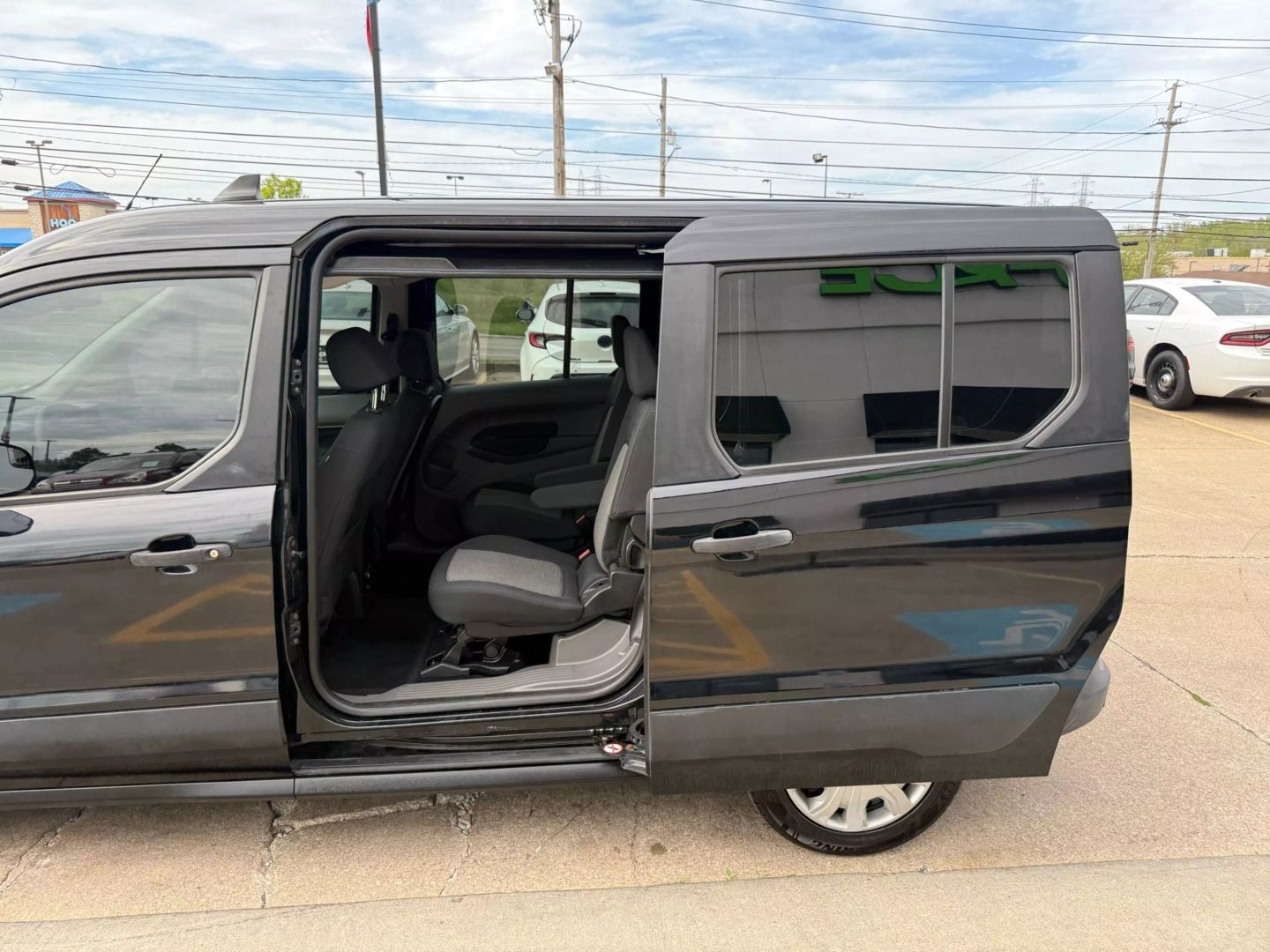 2019 Ford Transit Connect Passenger - Image 18