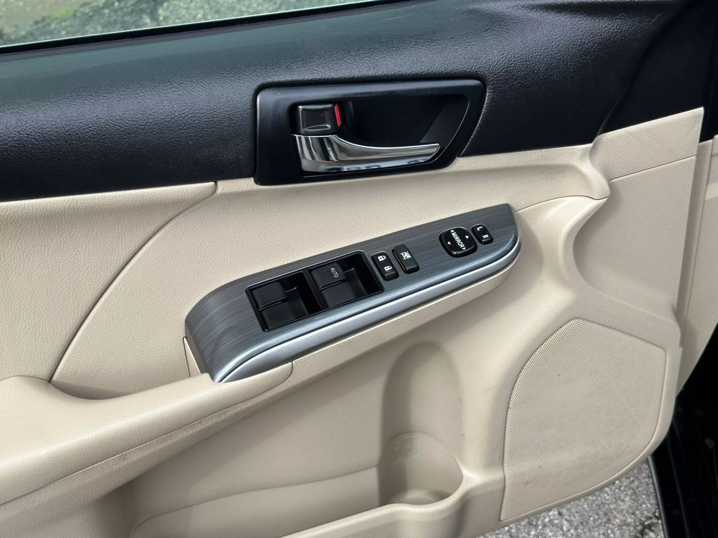 2012 Toyota Camry - Image 12