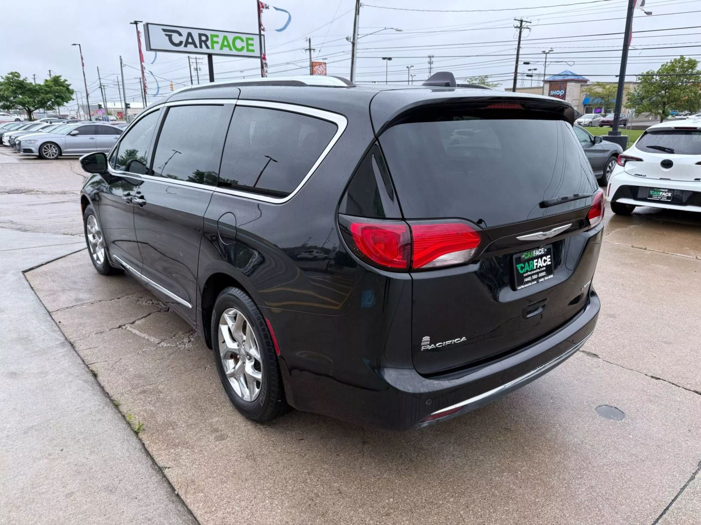 2017 Chrysler Pacifica - Image 8