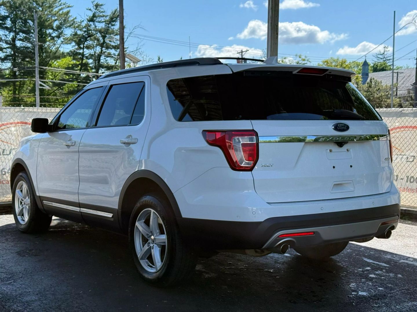 2017 Ford Explorer - Image 9