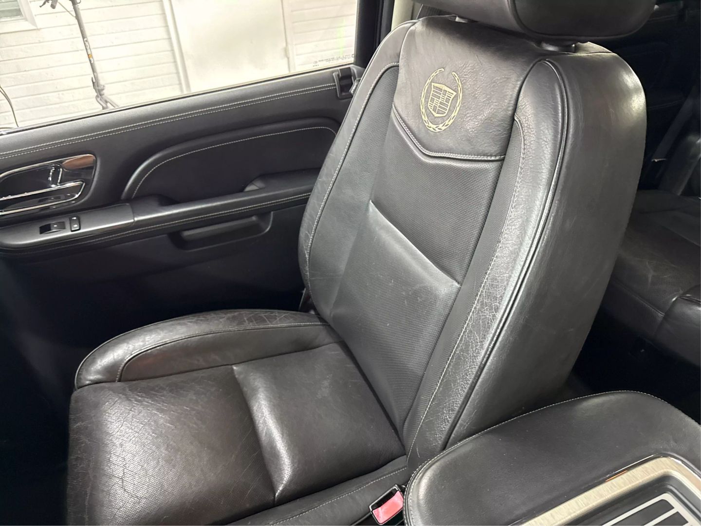 2013 Cadillac Escalade - Image 32