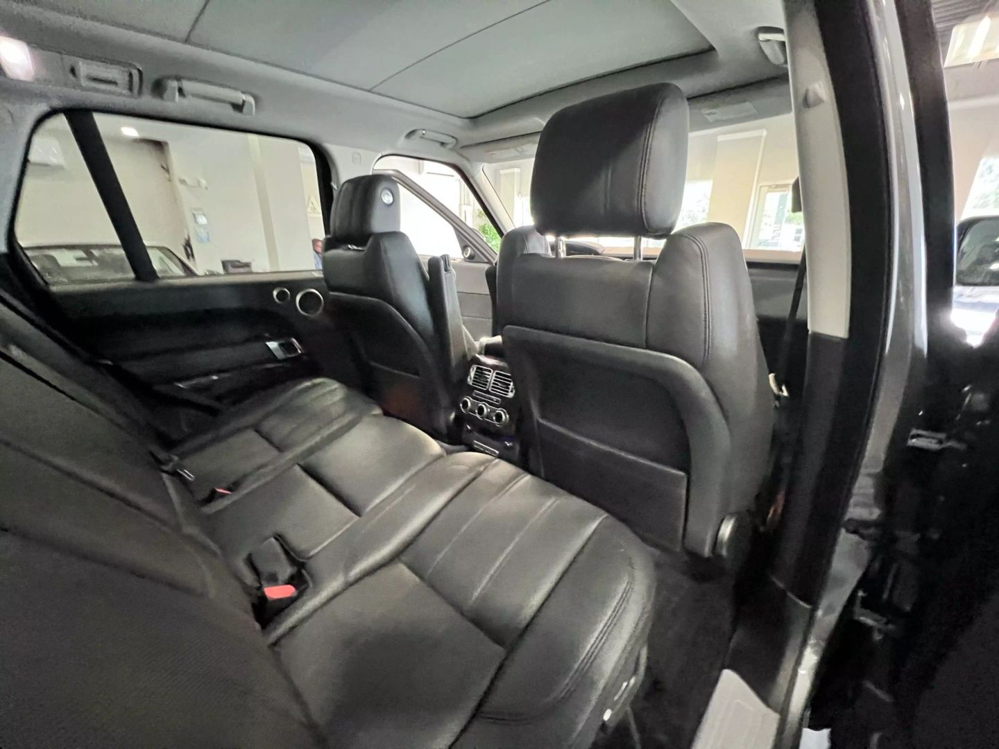 2015 Land Rover Range Rover Hse Sport Utility 4d - Image 21
