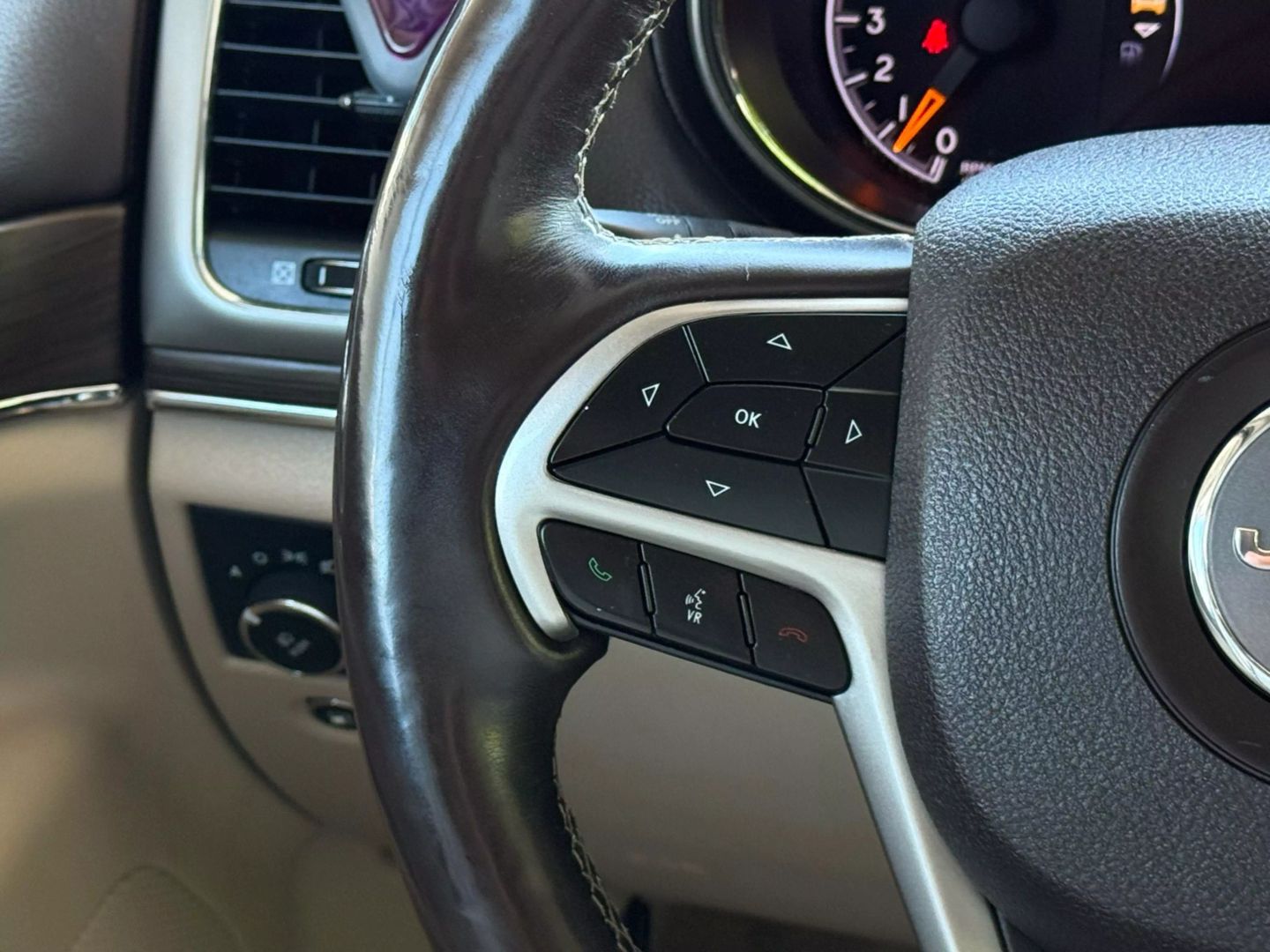 2018 Jeep Grand Cherokee - Image 37