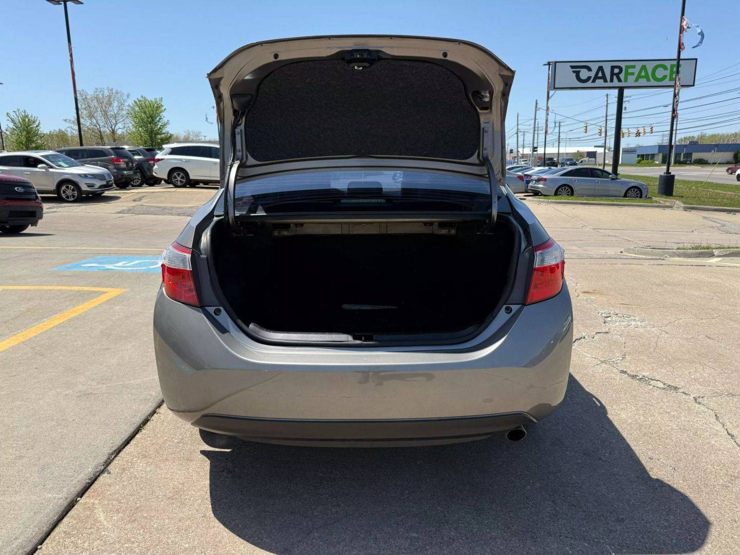 2018 Toyota Corolla - Image 12