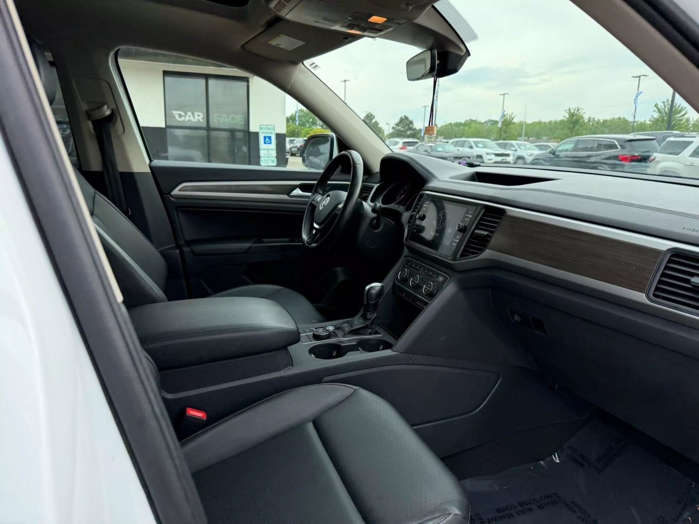 2020 Volkswagen Atlas - Image 25