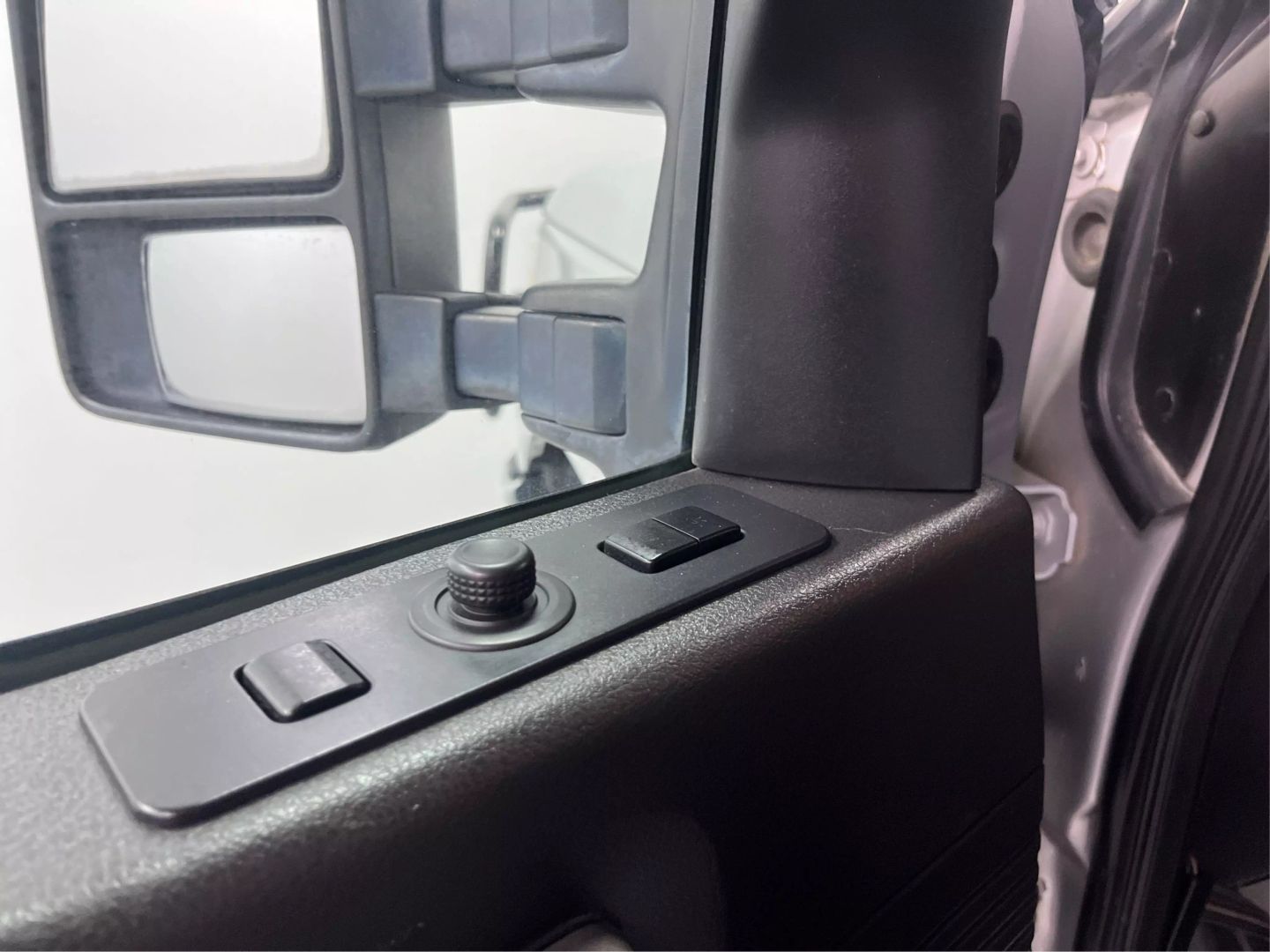 2011 Ford F350 Super Duty Crew Cab - Image 30