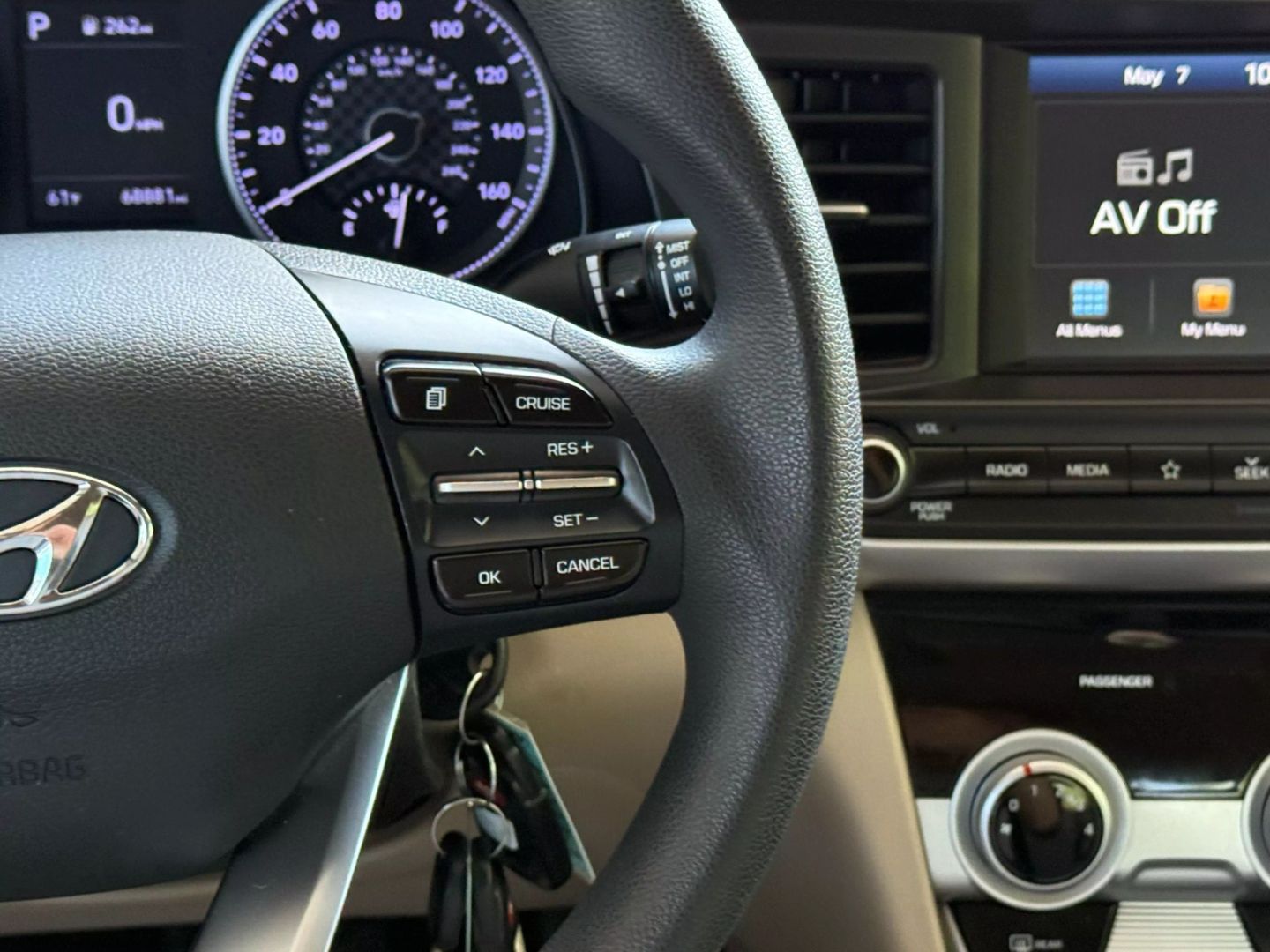 2019 Hyundai Elantra - Image 32