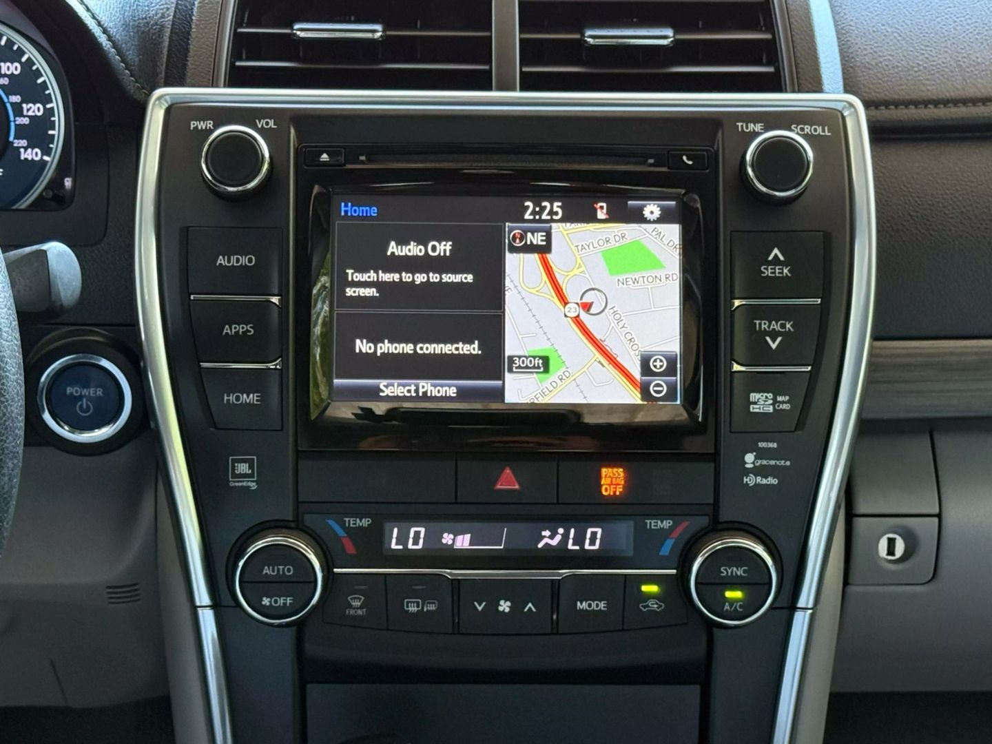 2015 Toyota Camry - Image 28
