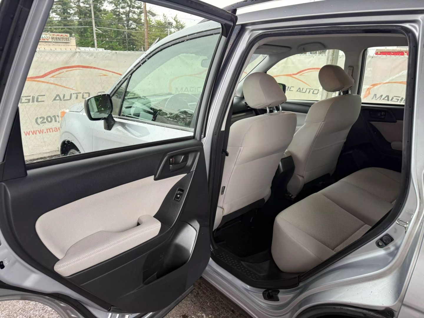 2015 Subaru Forester - Image 17