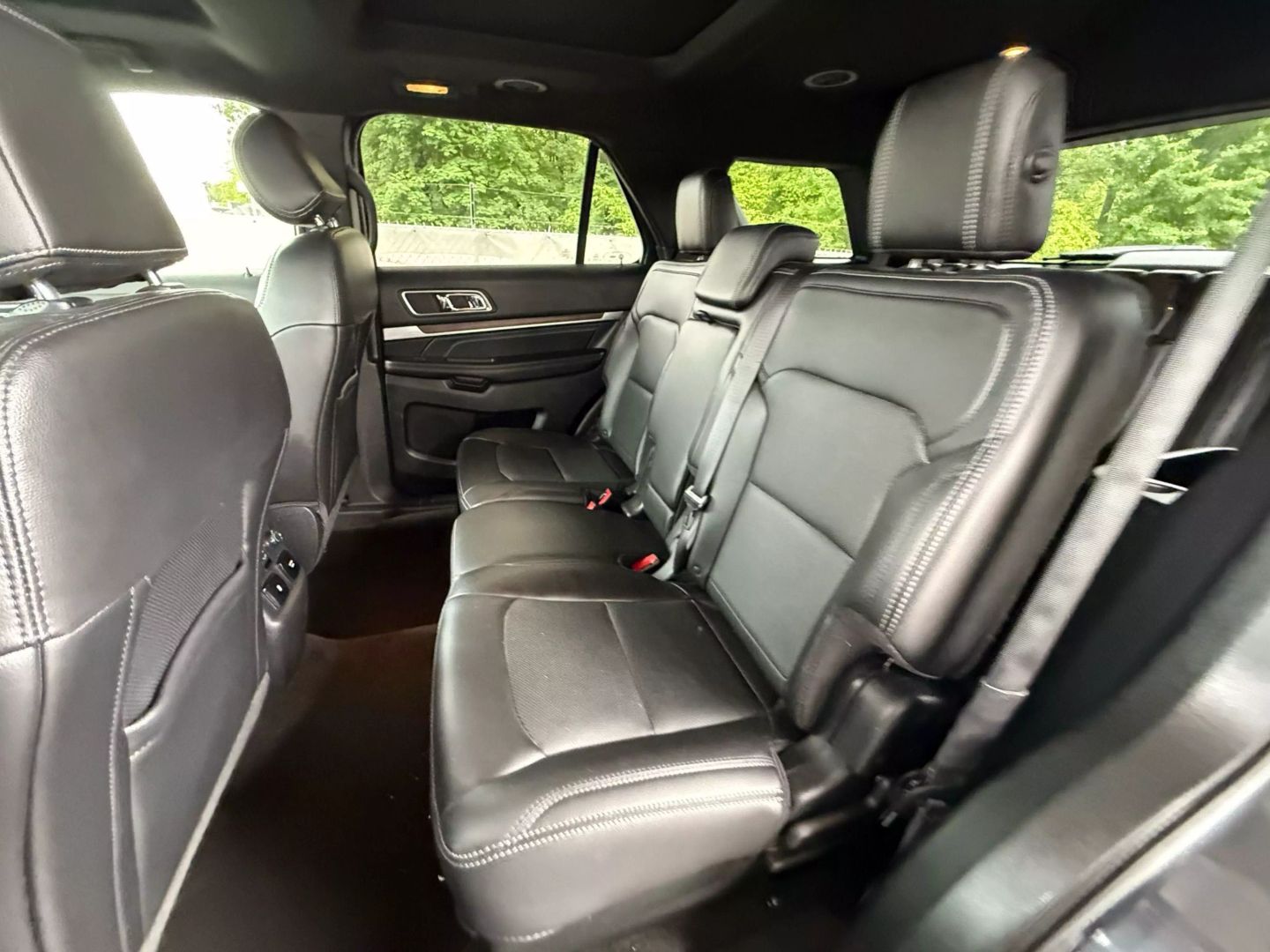 2017 Ford Explorer - Image 19