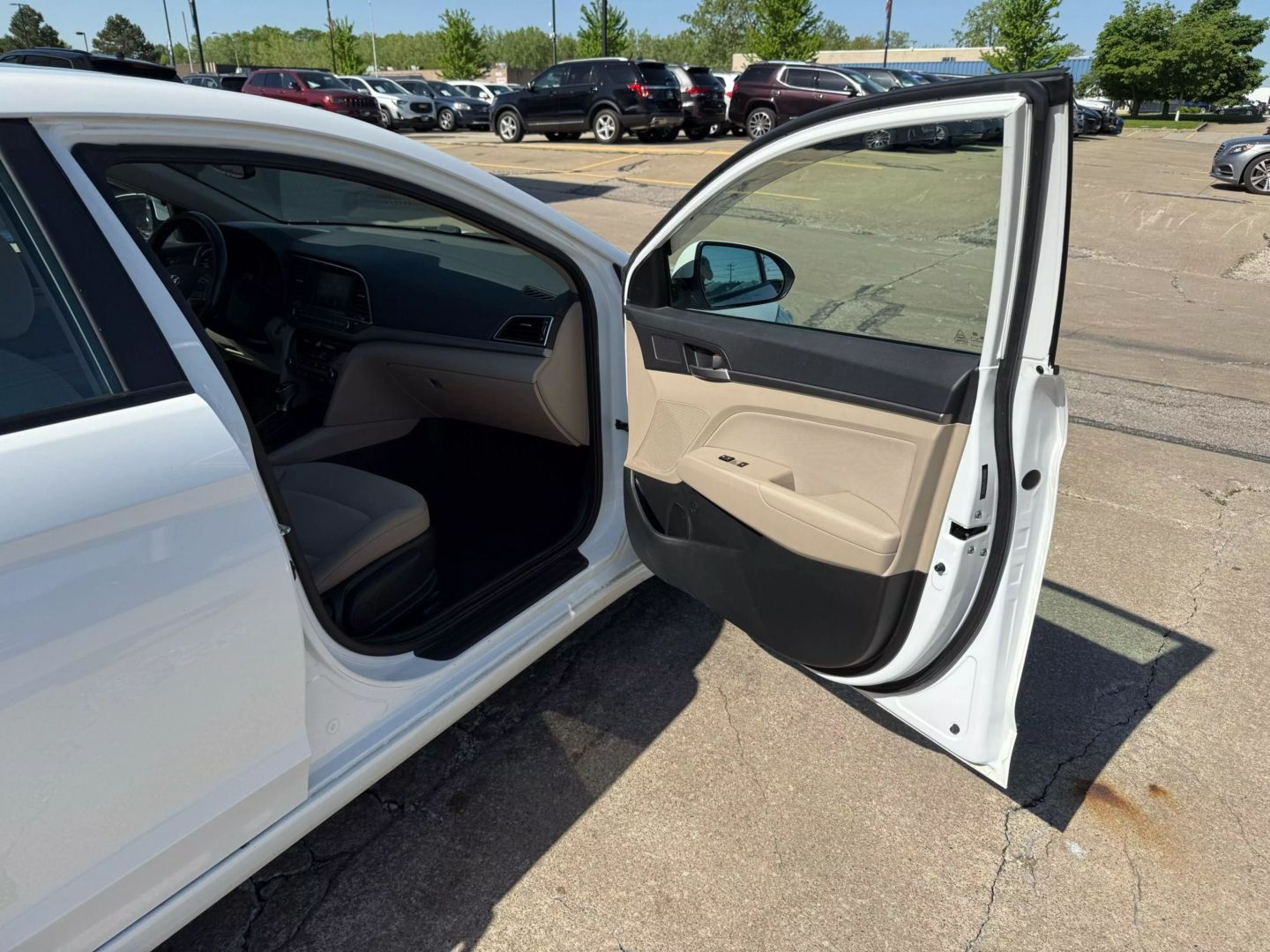 2018 Hyundai Elantra - Image 22