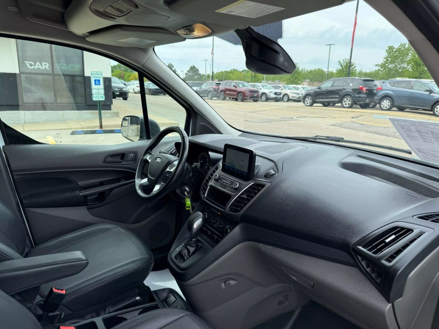 2022 Ford Transit Connect Cargo Van - Image 23