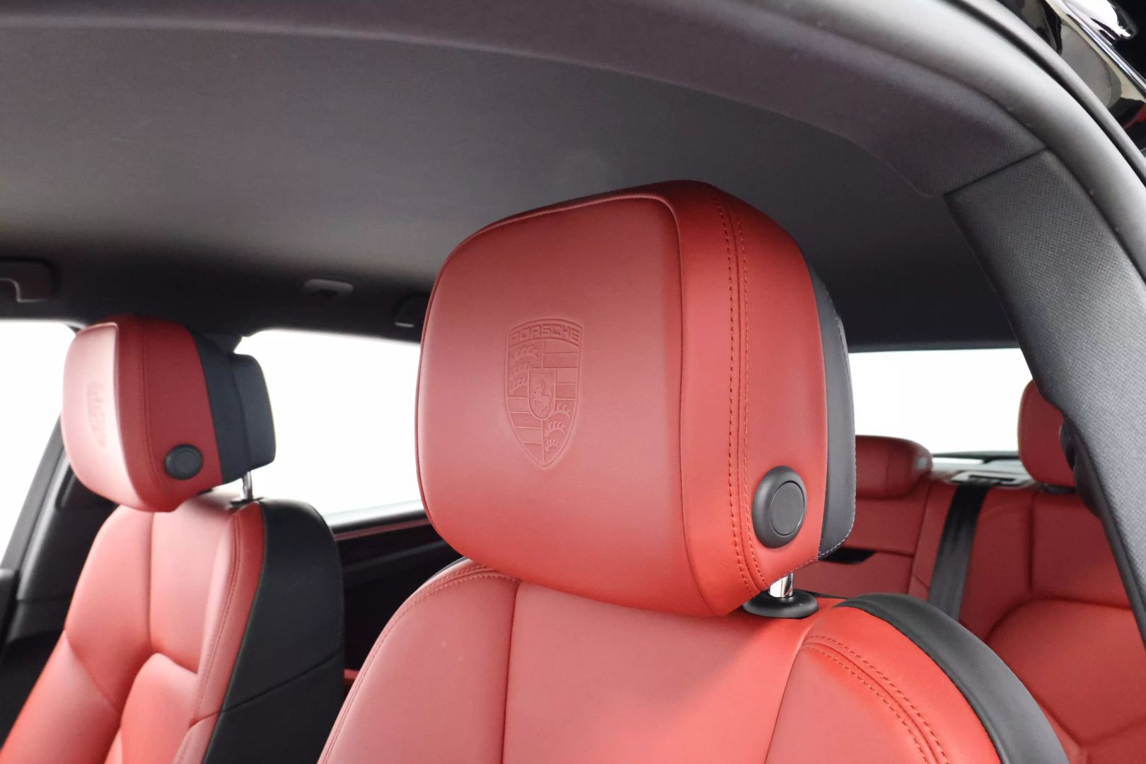 2021 Porsche Macan - Image 19