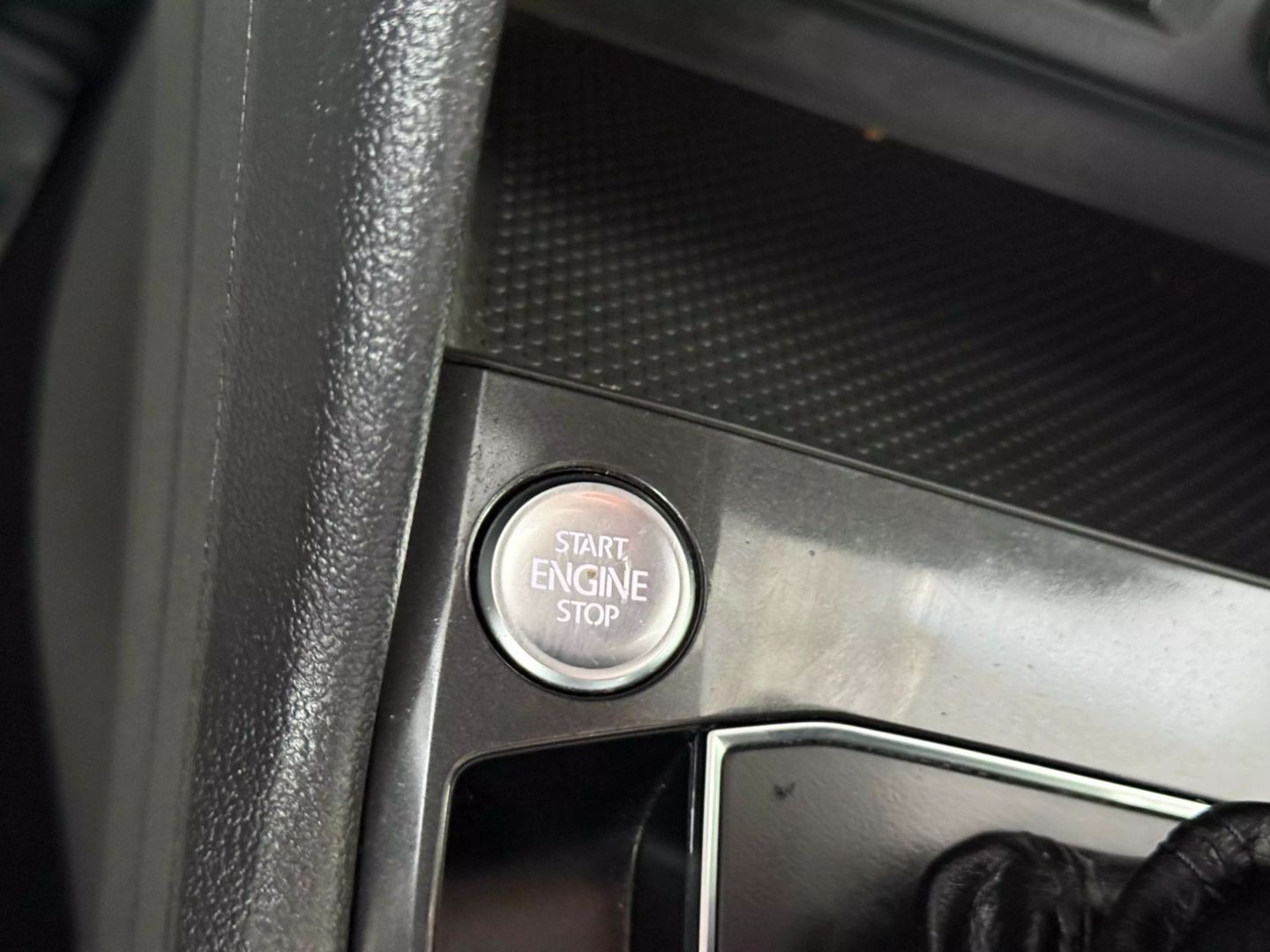 2019 Volkswagen Tiguan - Image 33