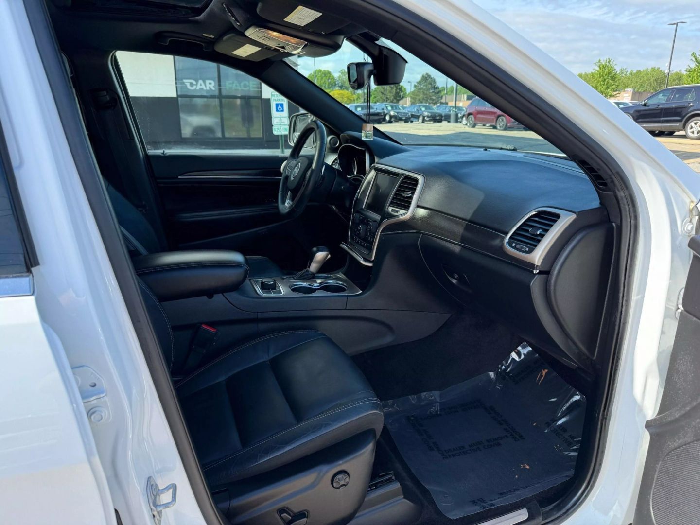 2017 Jeep Grand Cherokee - Image 26