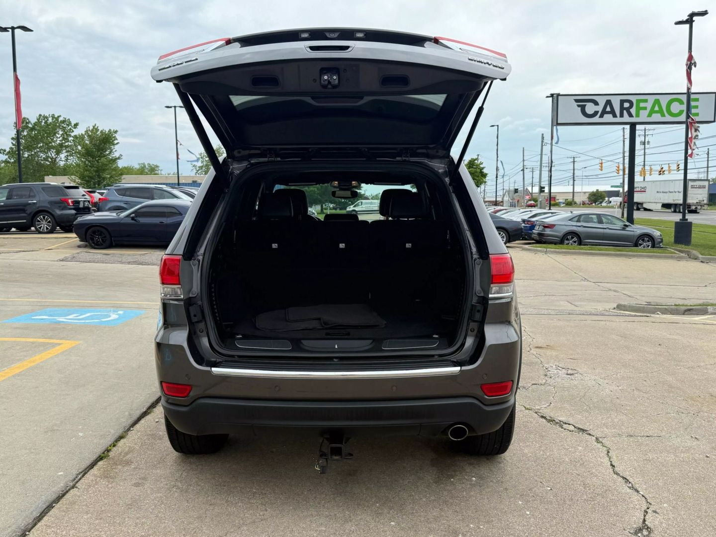 2018 Jeep Grand Cherokee - Image 12