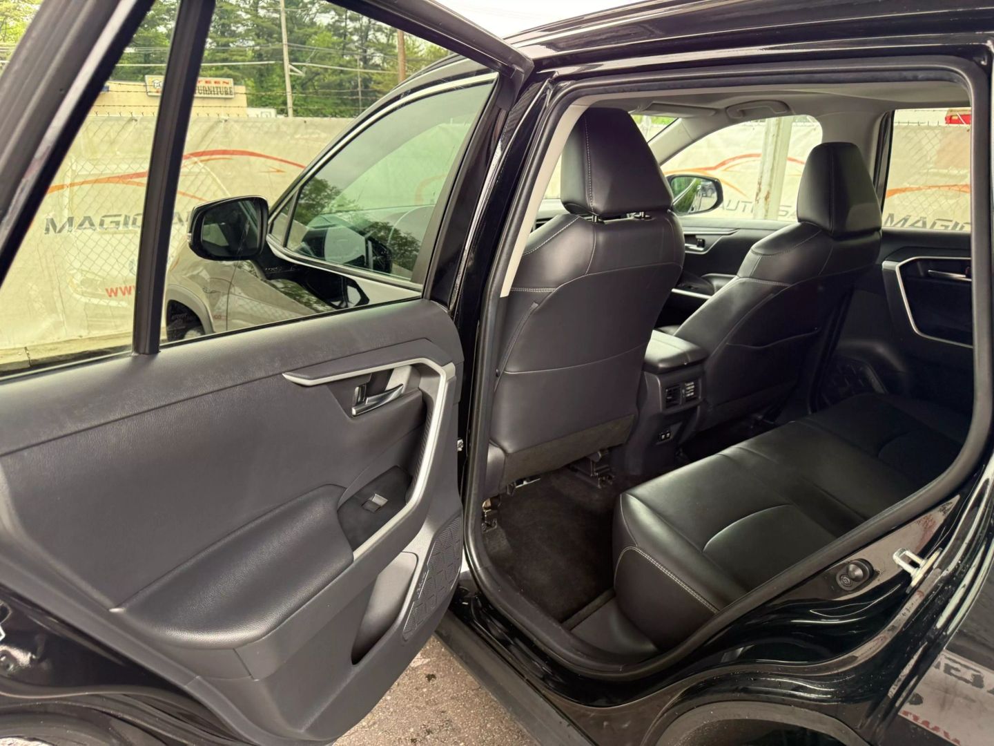 2019 Toyota Rav4 - Image 17