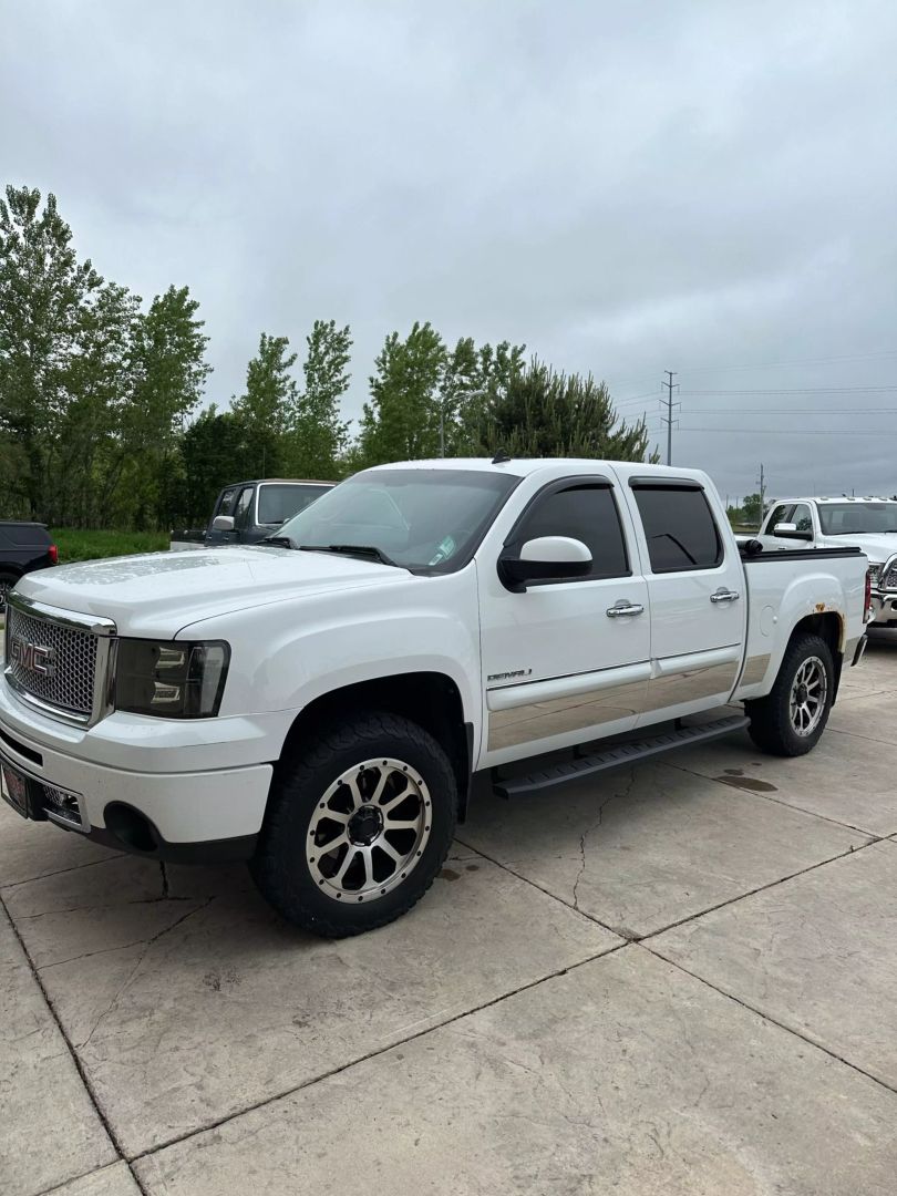 2011 Gmc Sierra 1500 Crew Cab - Image 2