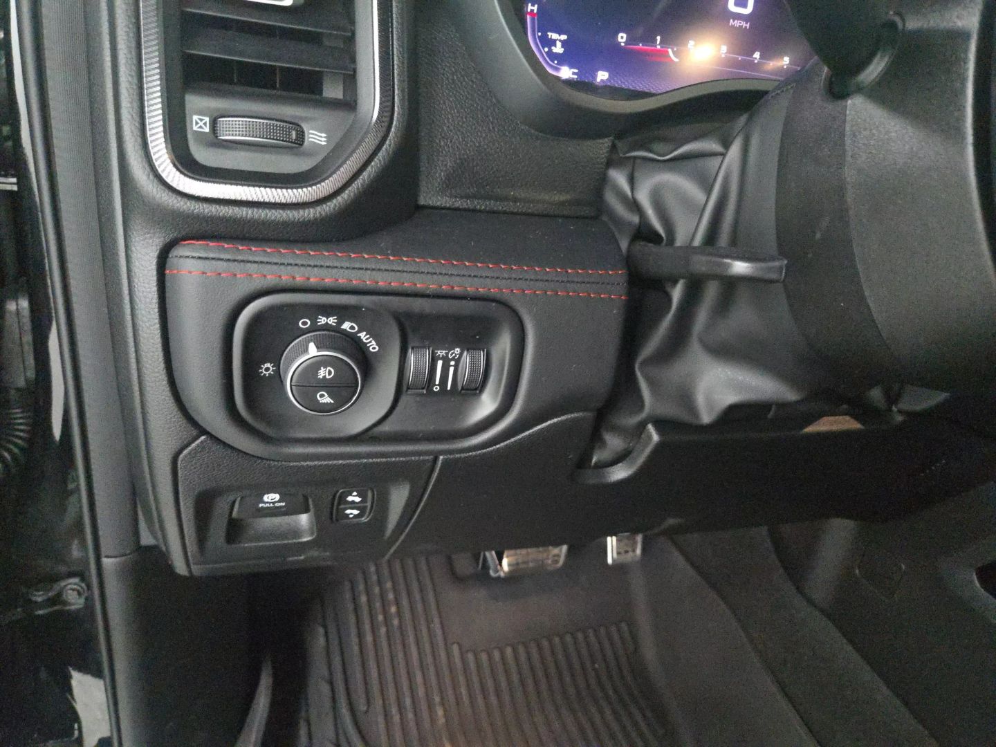 2024 Ram 1500 Crew Cab - Image 19