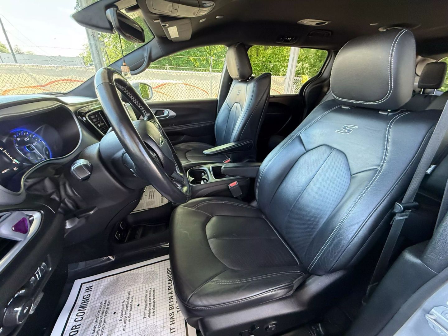 2019 Chrysler Pacifica - Image 16