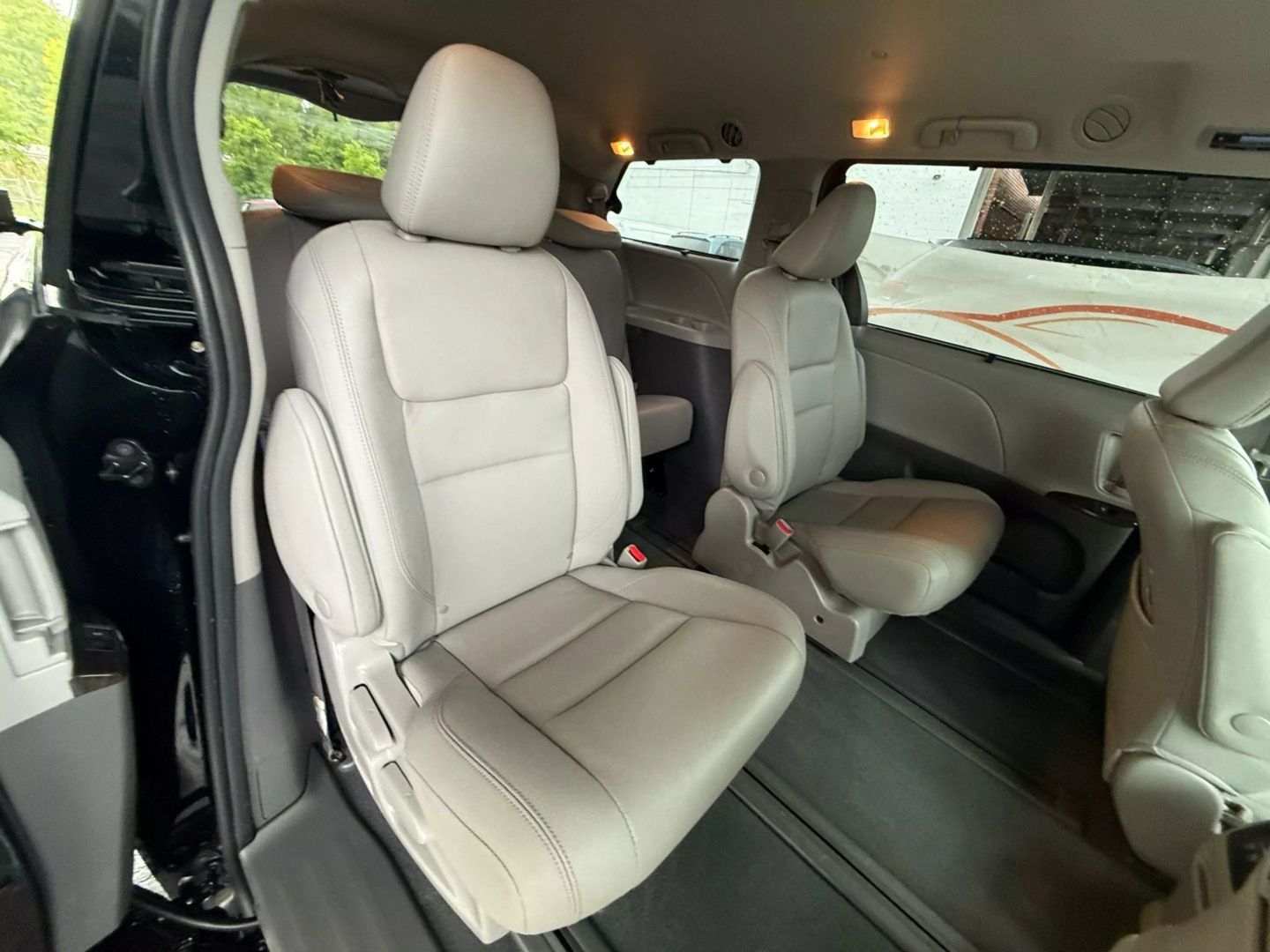 2020 Toyota Sienna - Image 25